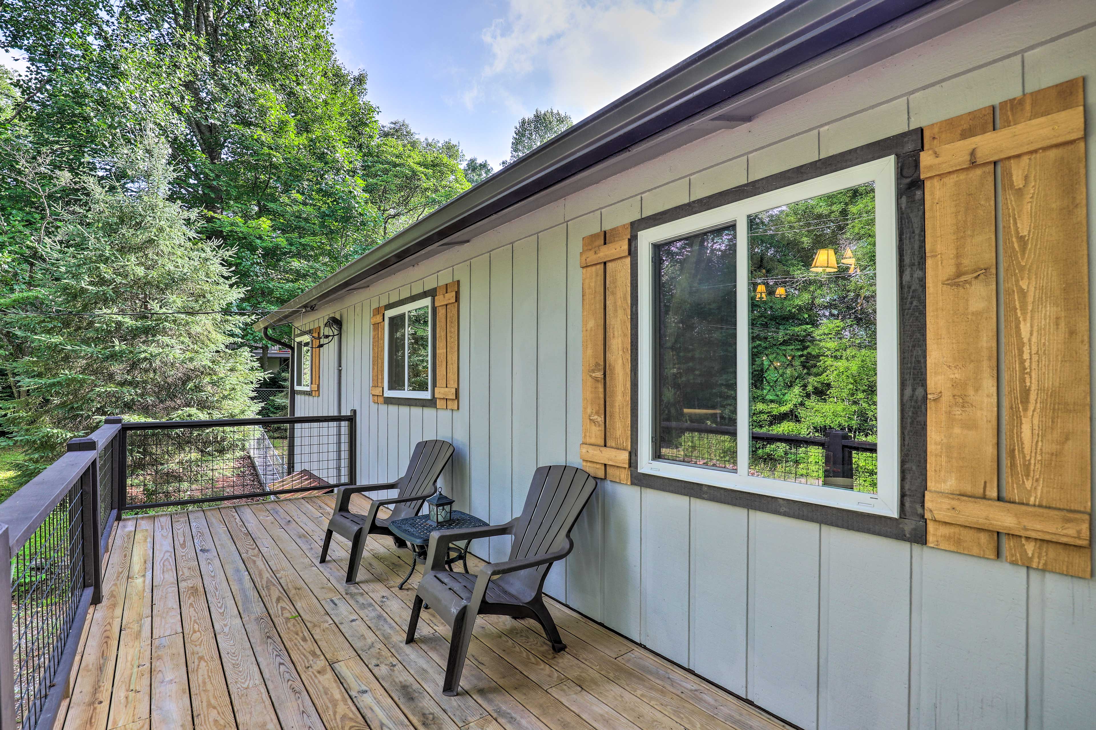 ’Stonewood Lodge’ Glenville Getaway w/ Deck! Home Rental in Glenville