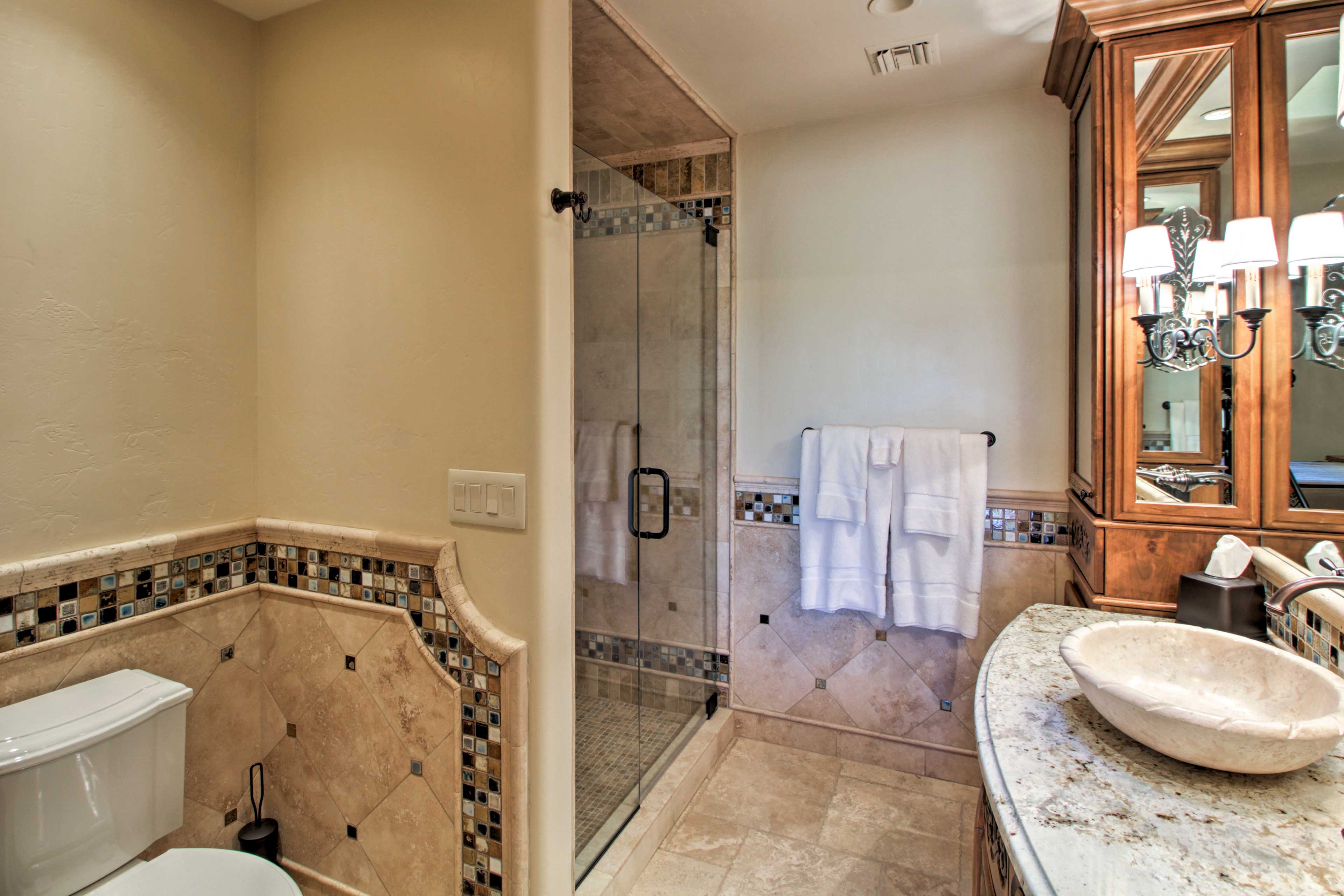 Luxe Tucson Vineyard Home w/ Views & Fire Pit