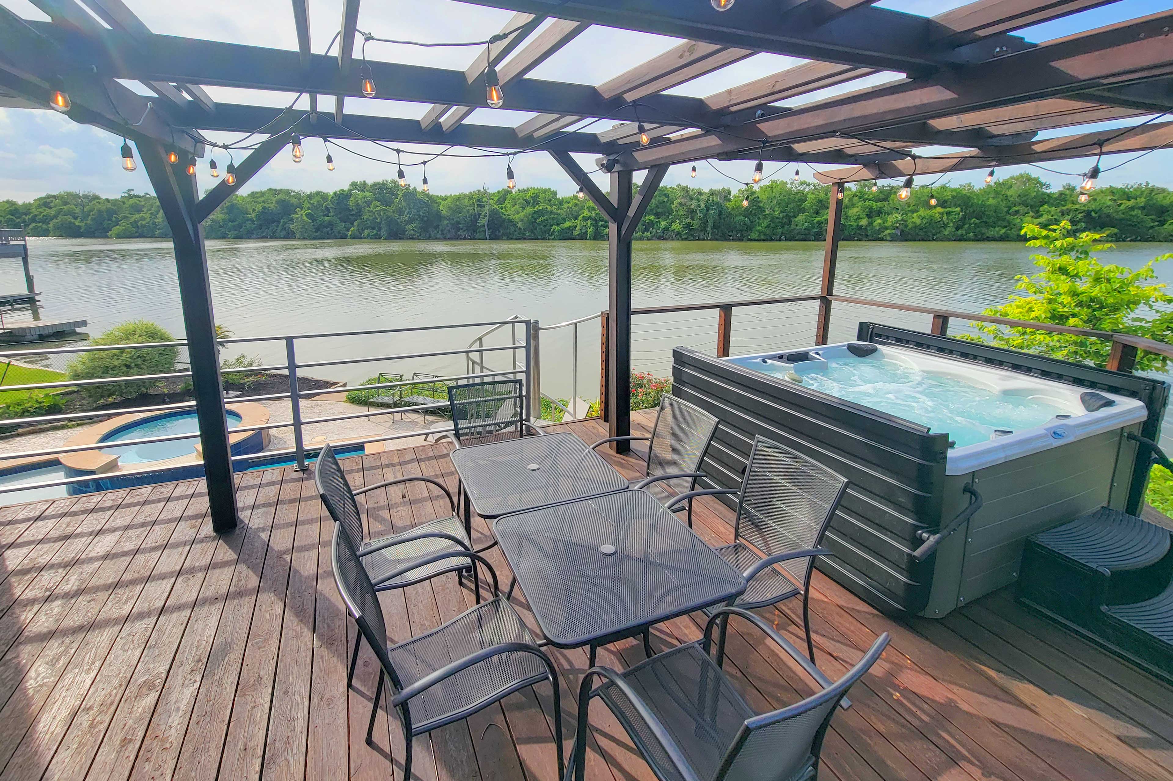 Property Image 2 - Luxe Houston Home on Riverfront w/ Pool & Hot Tub!