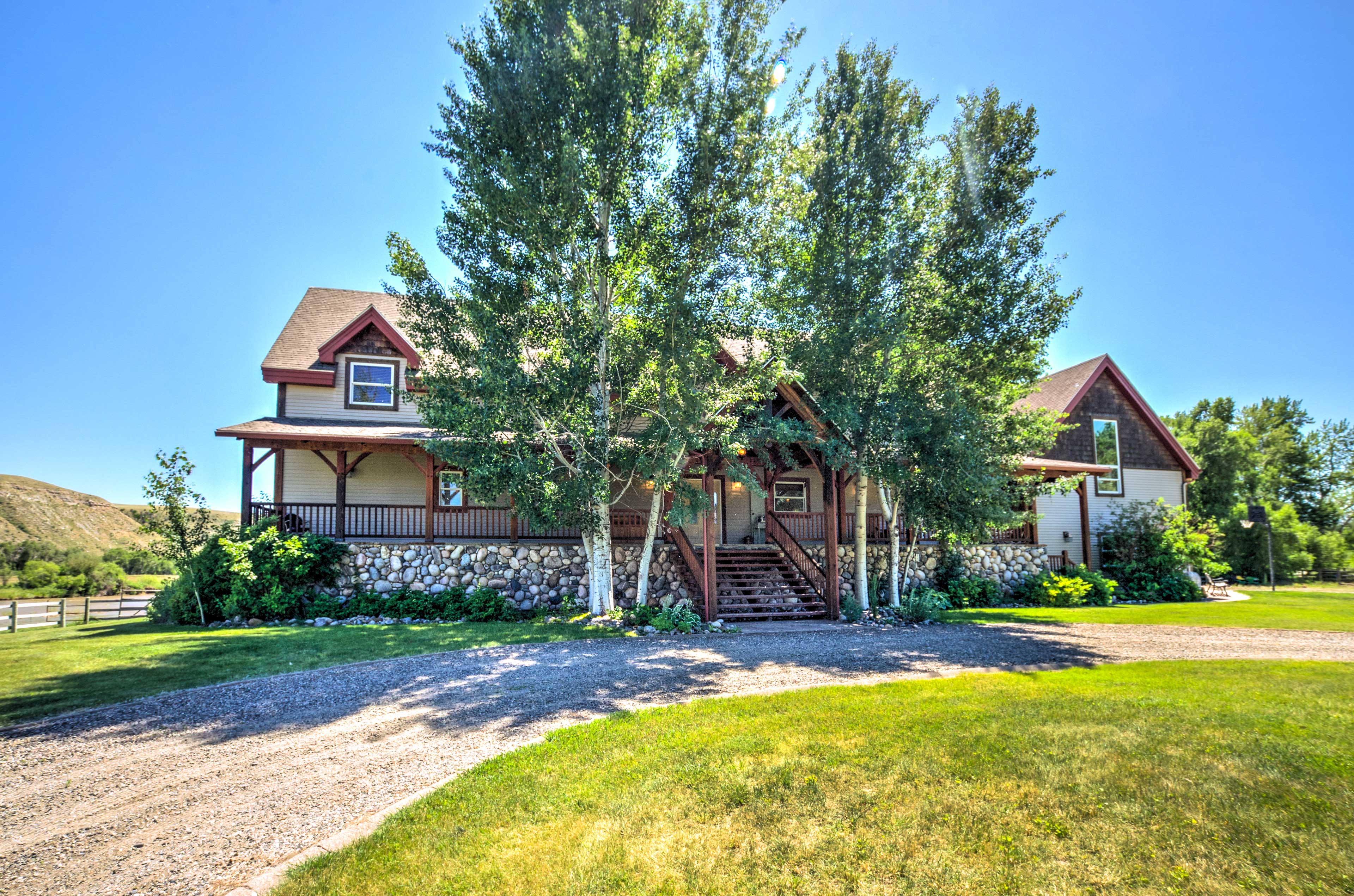 Stunning Silesia Home, Horse Boarding + River View