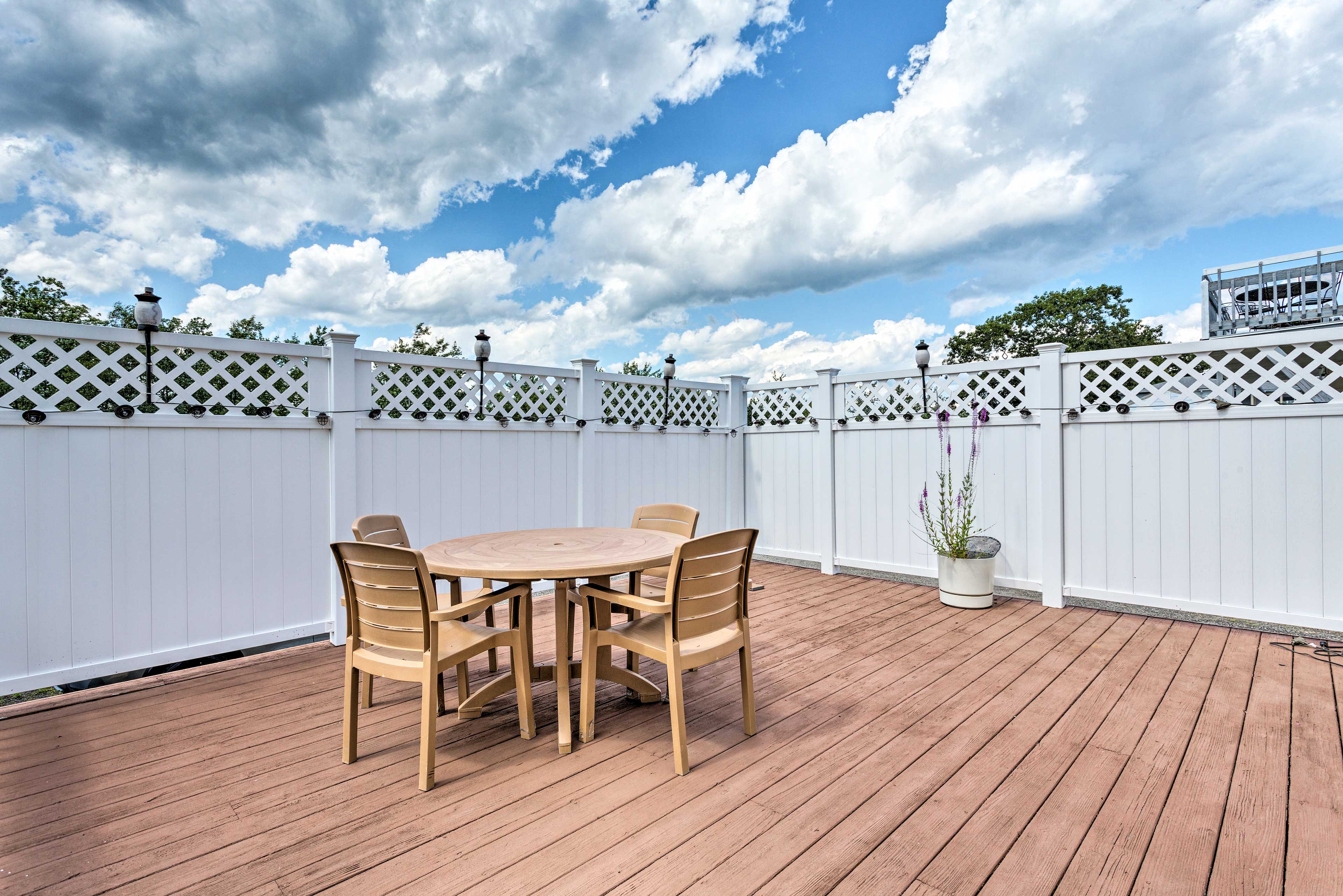 Property Image 2 - Sun-Soaked Coastal Cottage w/ Deck + Walk to Beach