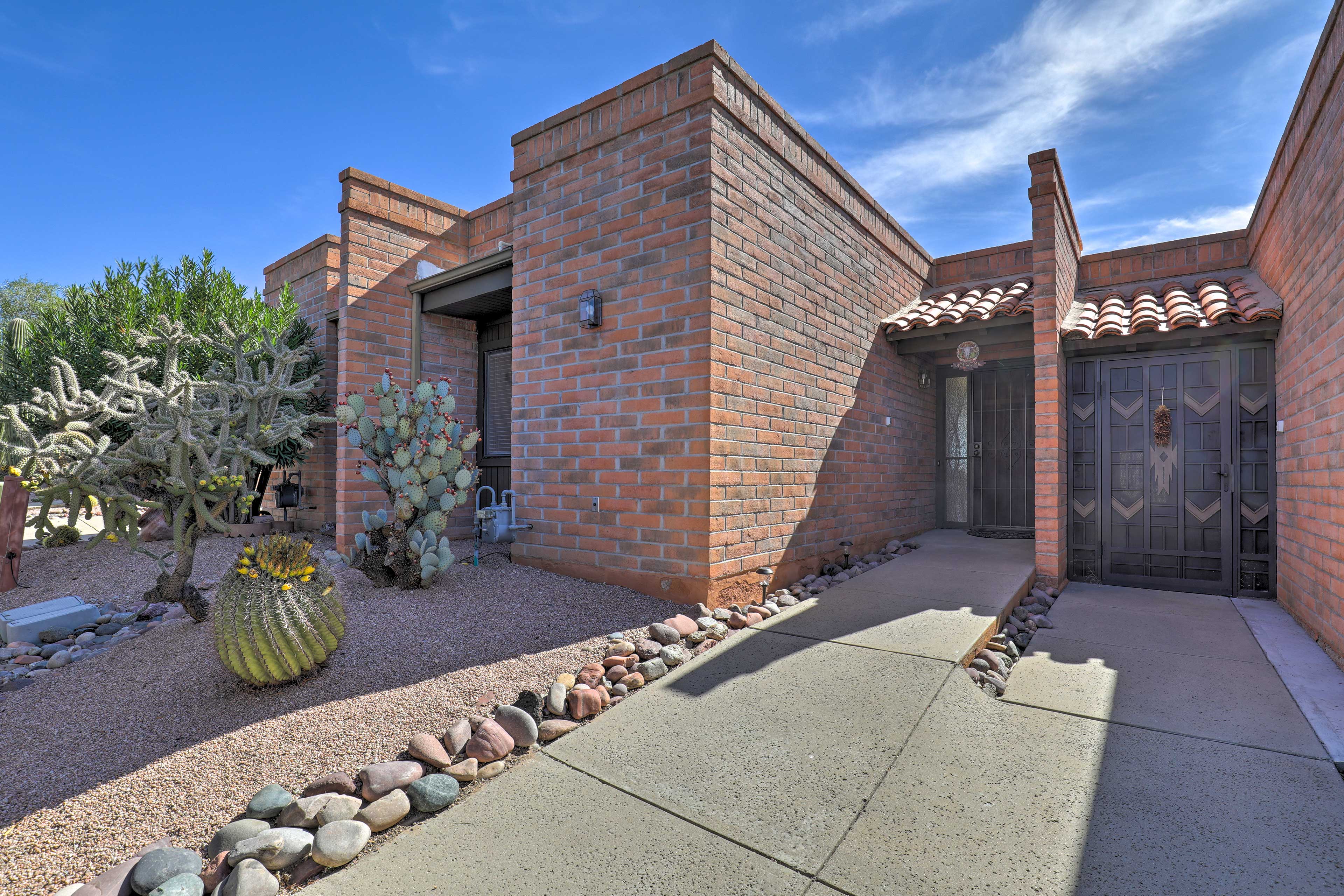 Property Image 2 - Sun-Soaked AZ Townhome w/ Private Patio & Mtn View