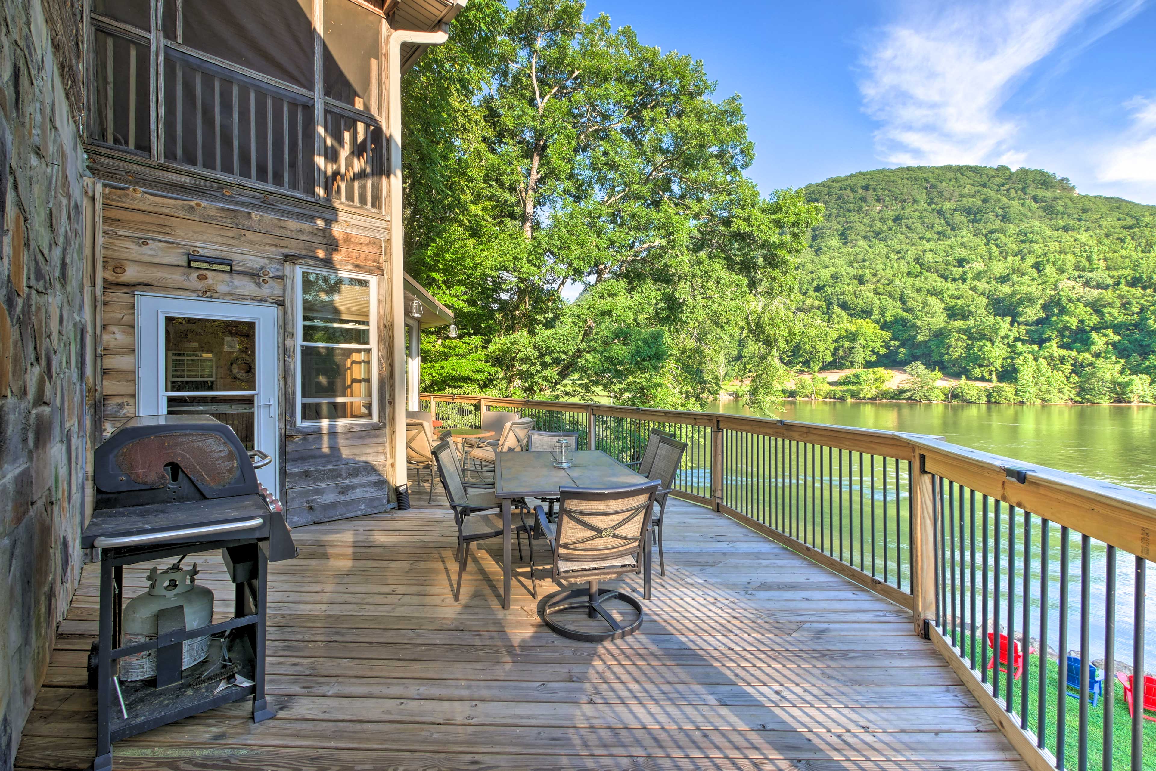 Property Image 1 - Tenn River Cabin w/ Hot Tub - 10 Mi to Chattanooga