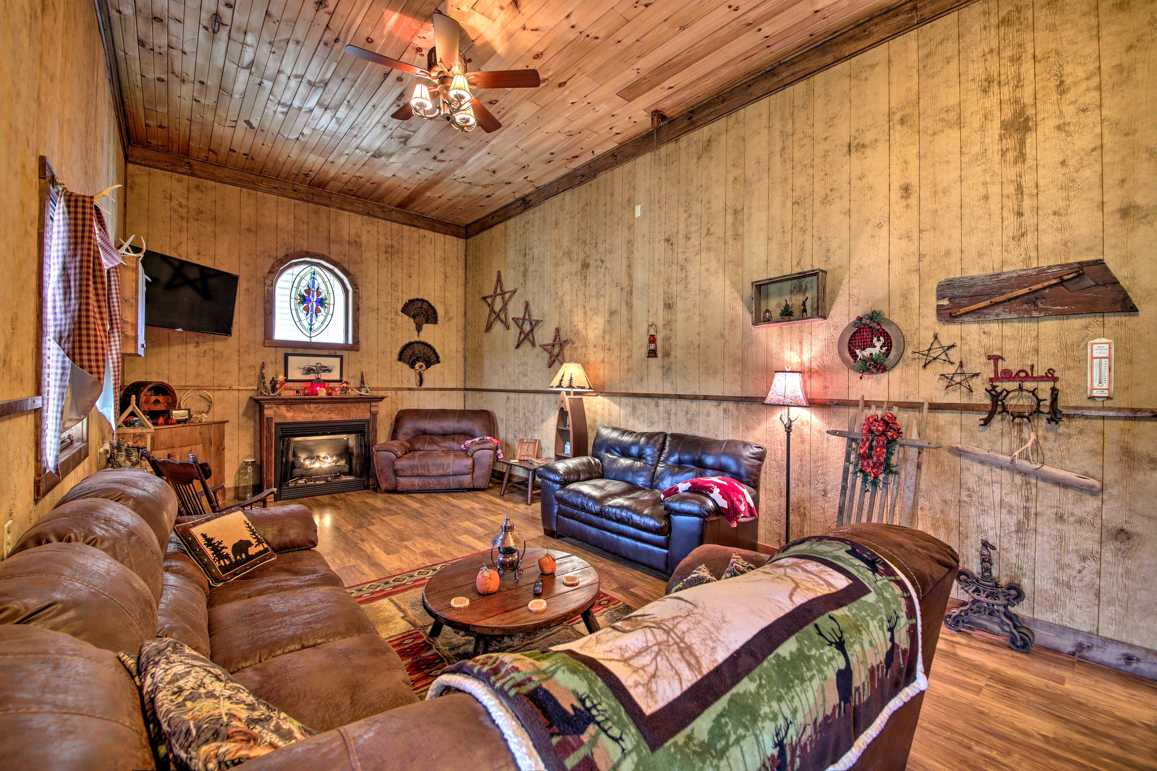 Property Image 1 - ’The Bovard Lodge’ Rustic Cabin Near Ohio River!