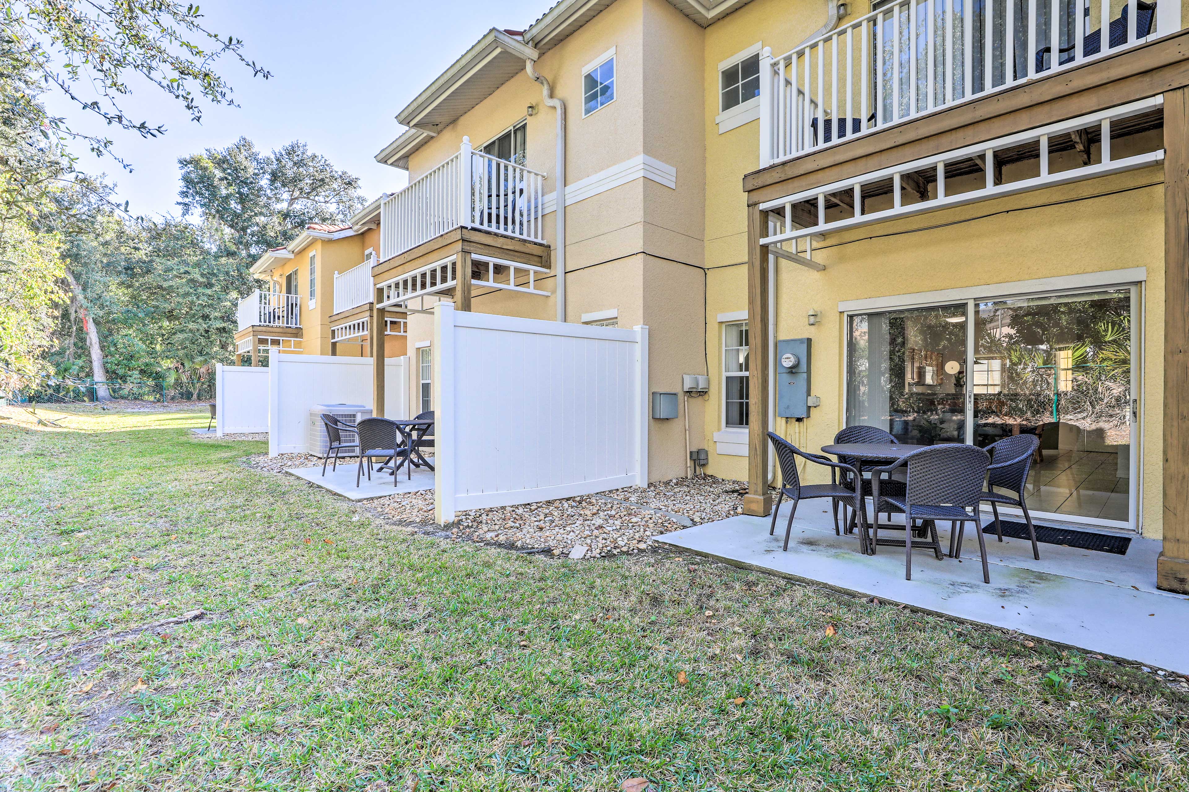 Property Image 2 - Townhome w/ Balcony & Grill, 7 Miles to Disney!