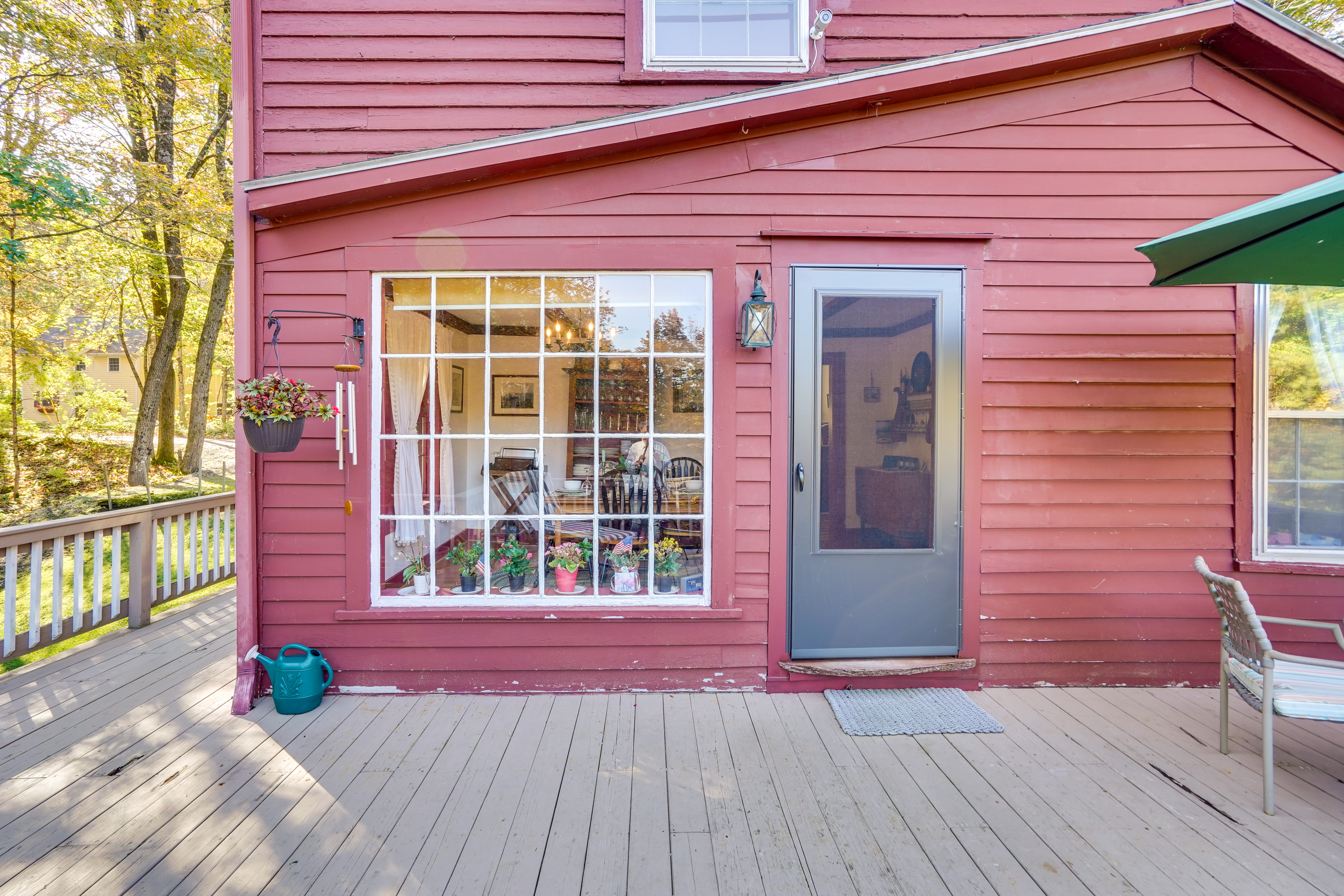 Tranquil 3 BR Stockbridge House w/ Private Deck!