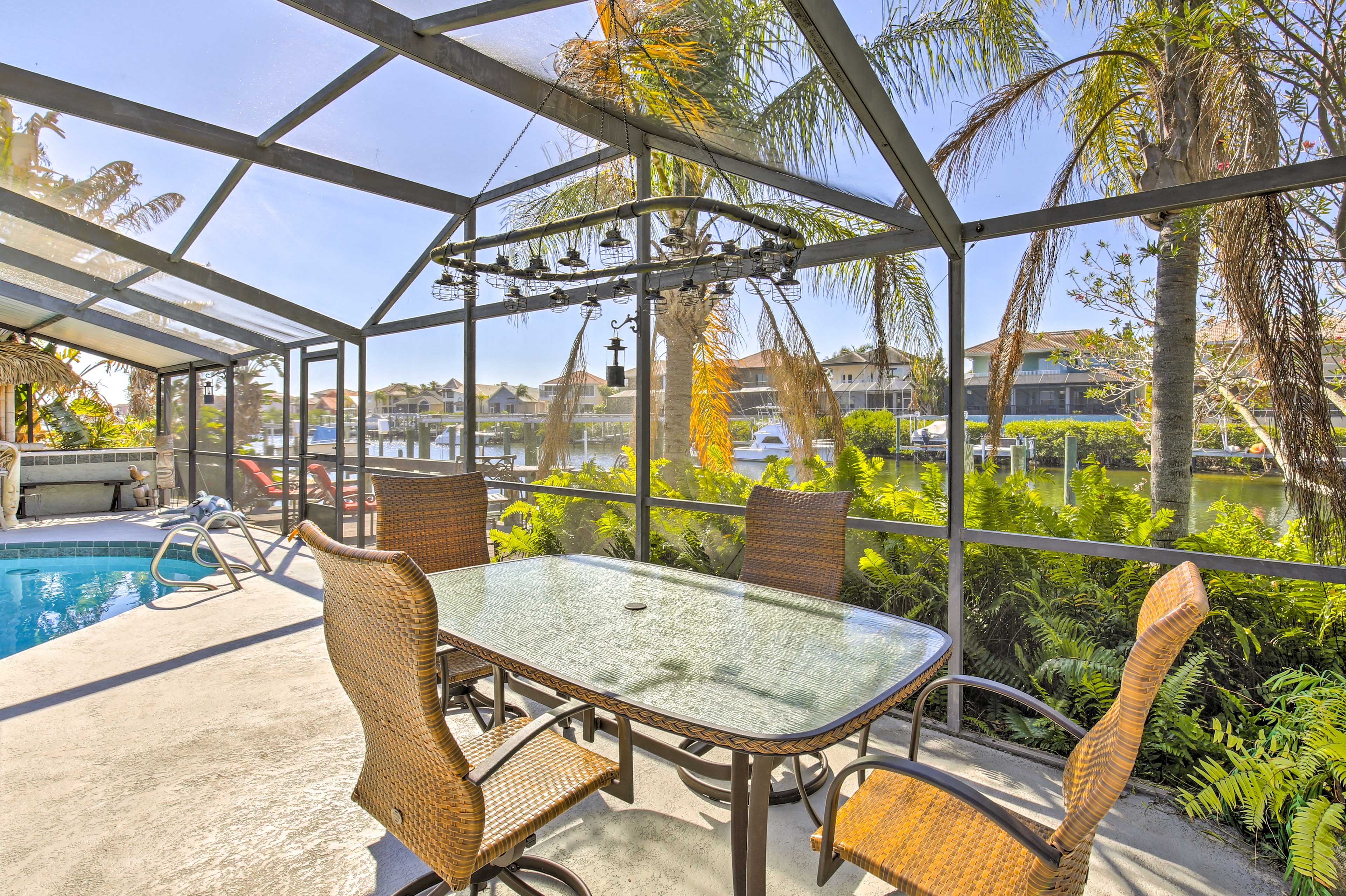 Solar-Heated Pool! Tropical Apollo Beach Hideaway