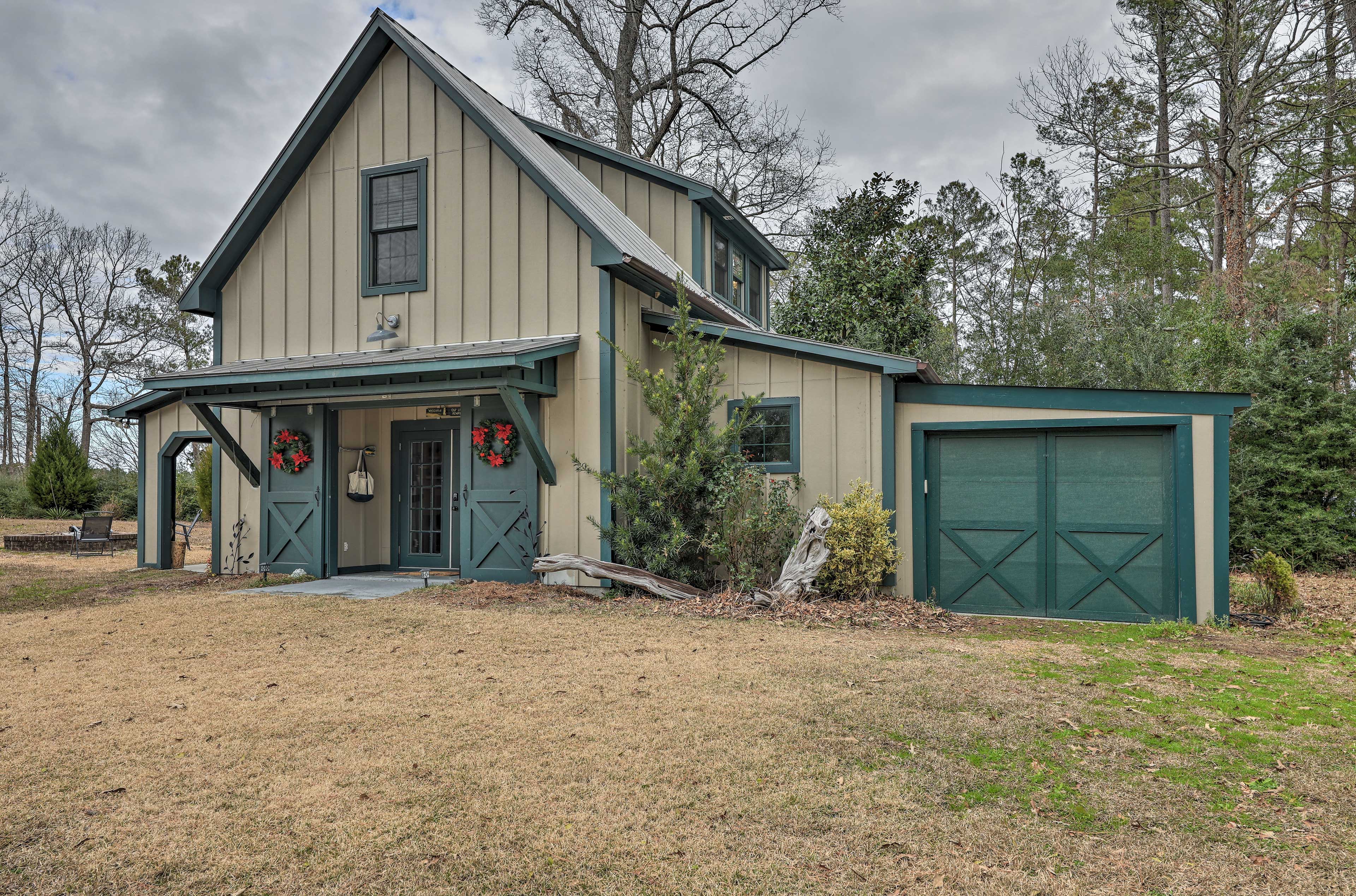 Property Image 2 - Pristine Cottage w/ Access to the Trent River