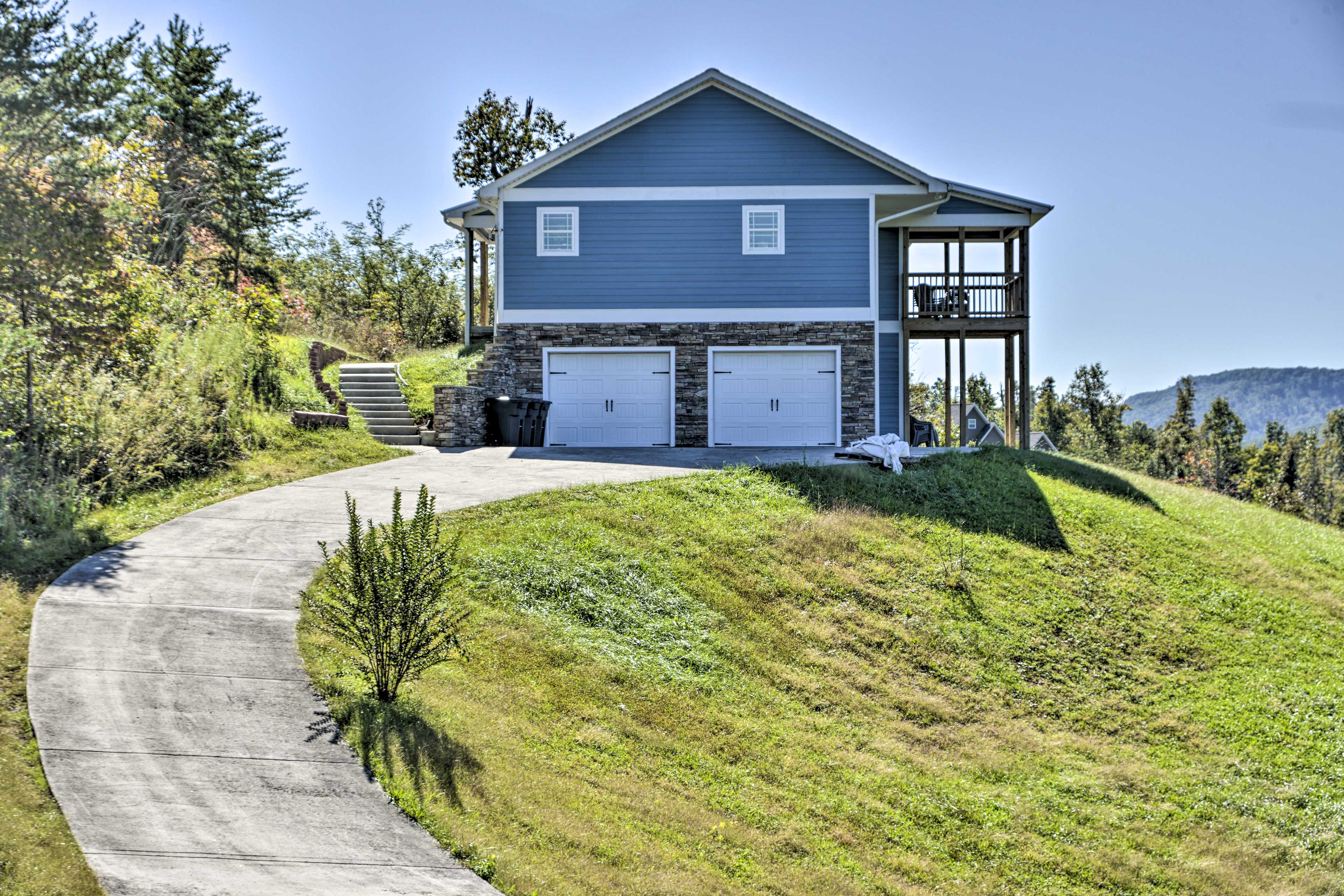 Property Image 2 - Trenton House w/ Mountain Views, Fire Pit & Grill!