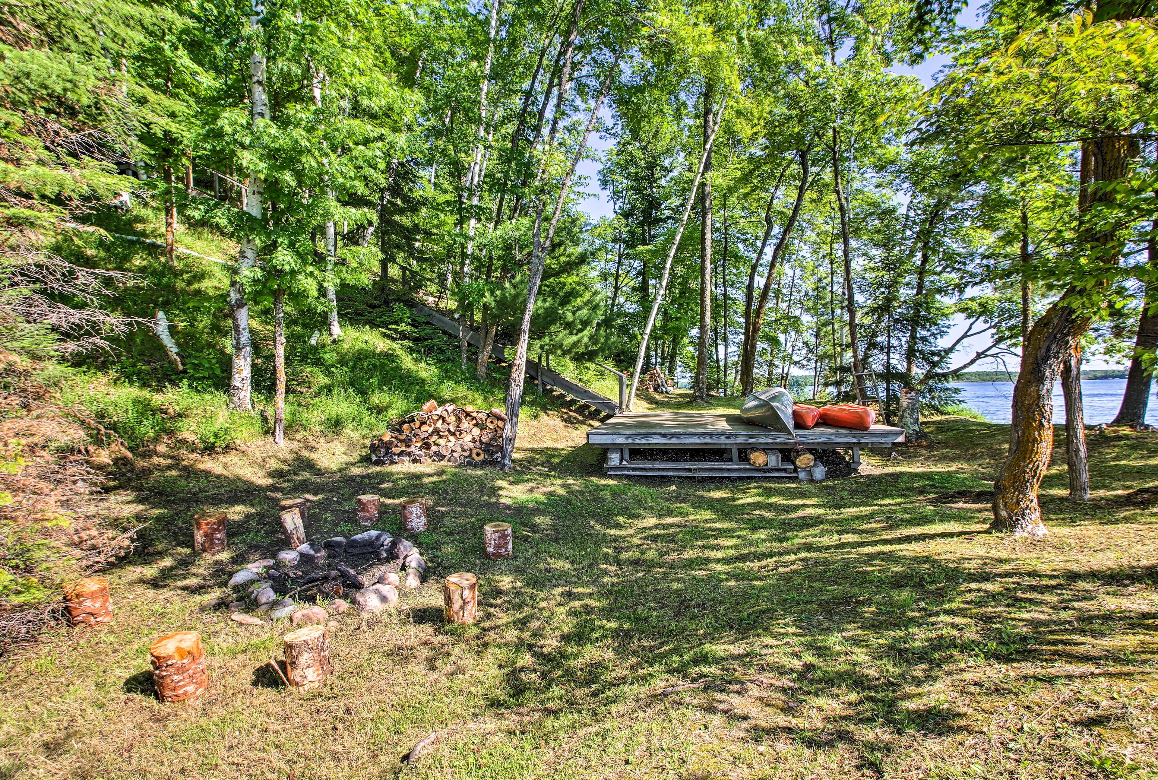 Property Image 2 - Trout Lake Cabin w/ Private Dock, Kayaks & Loft!