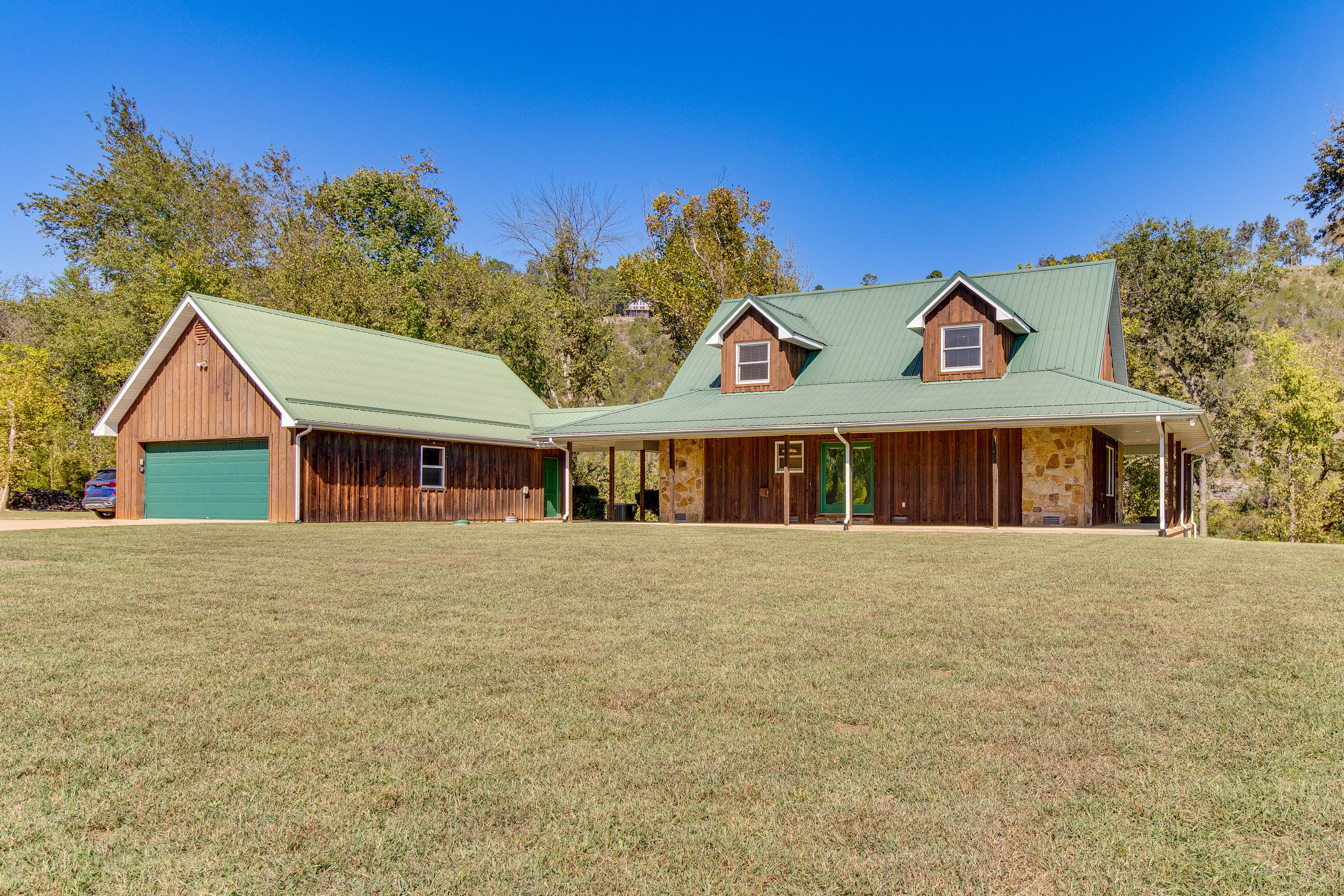'TroutFest' Riverfront Norfork Home, Great Fishing