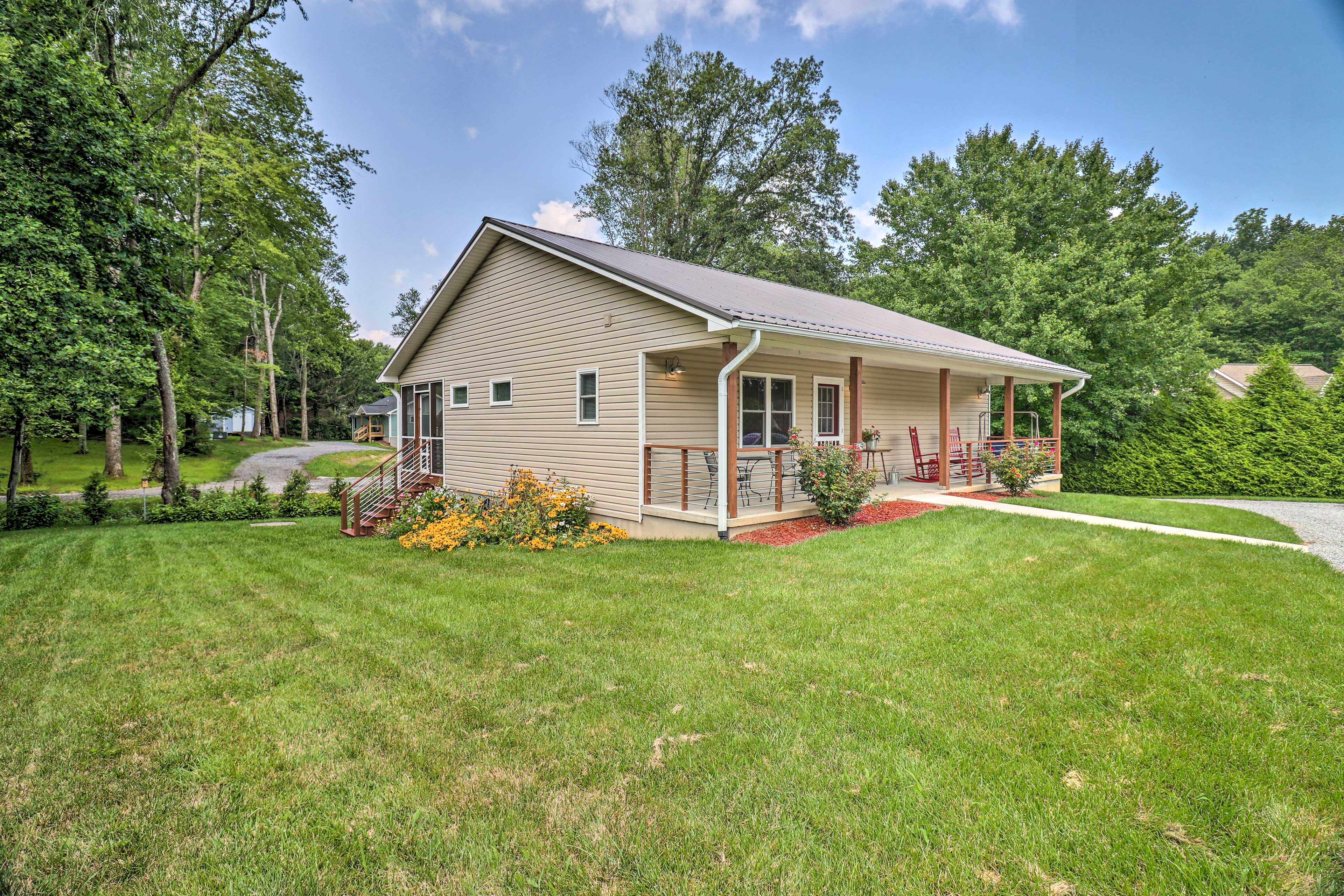 Updated Cottage at Lake Junaluska Golf Course!