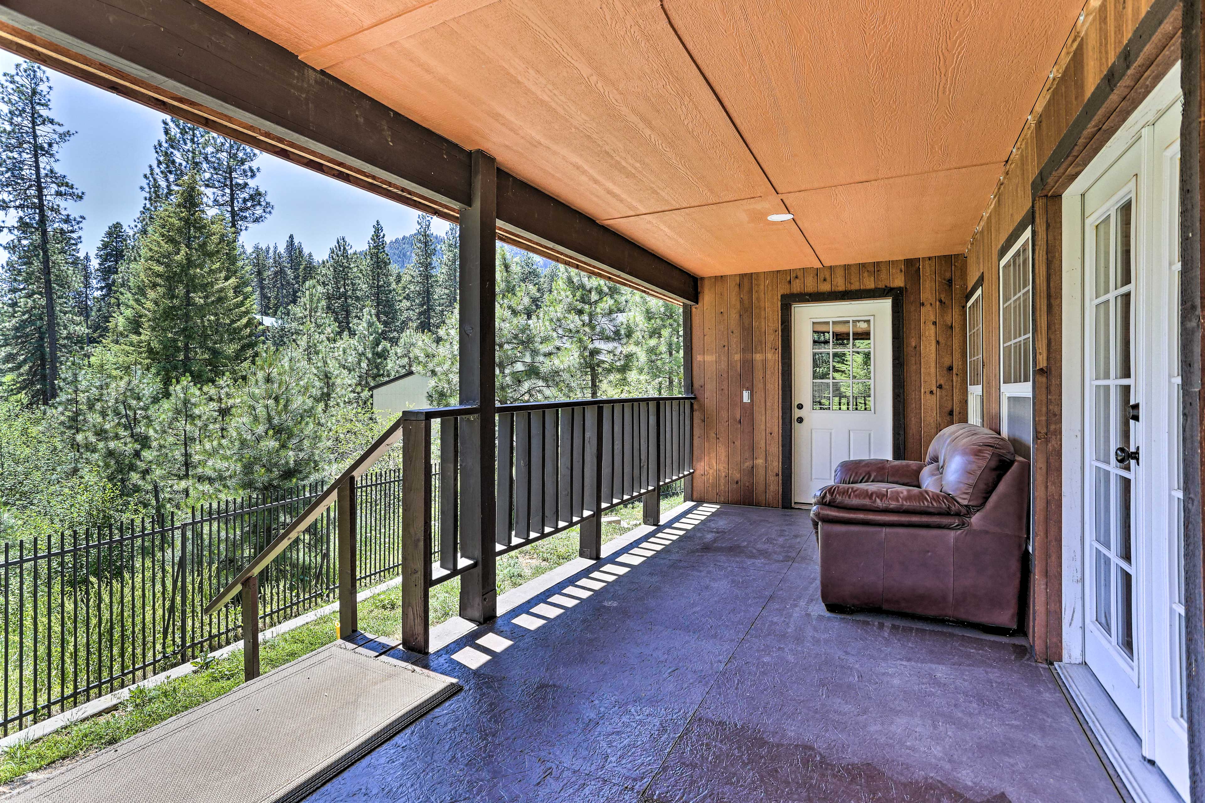 Updated Garden Valley Home w/ Fire Pit & Game Room