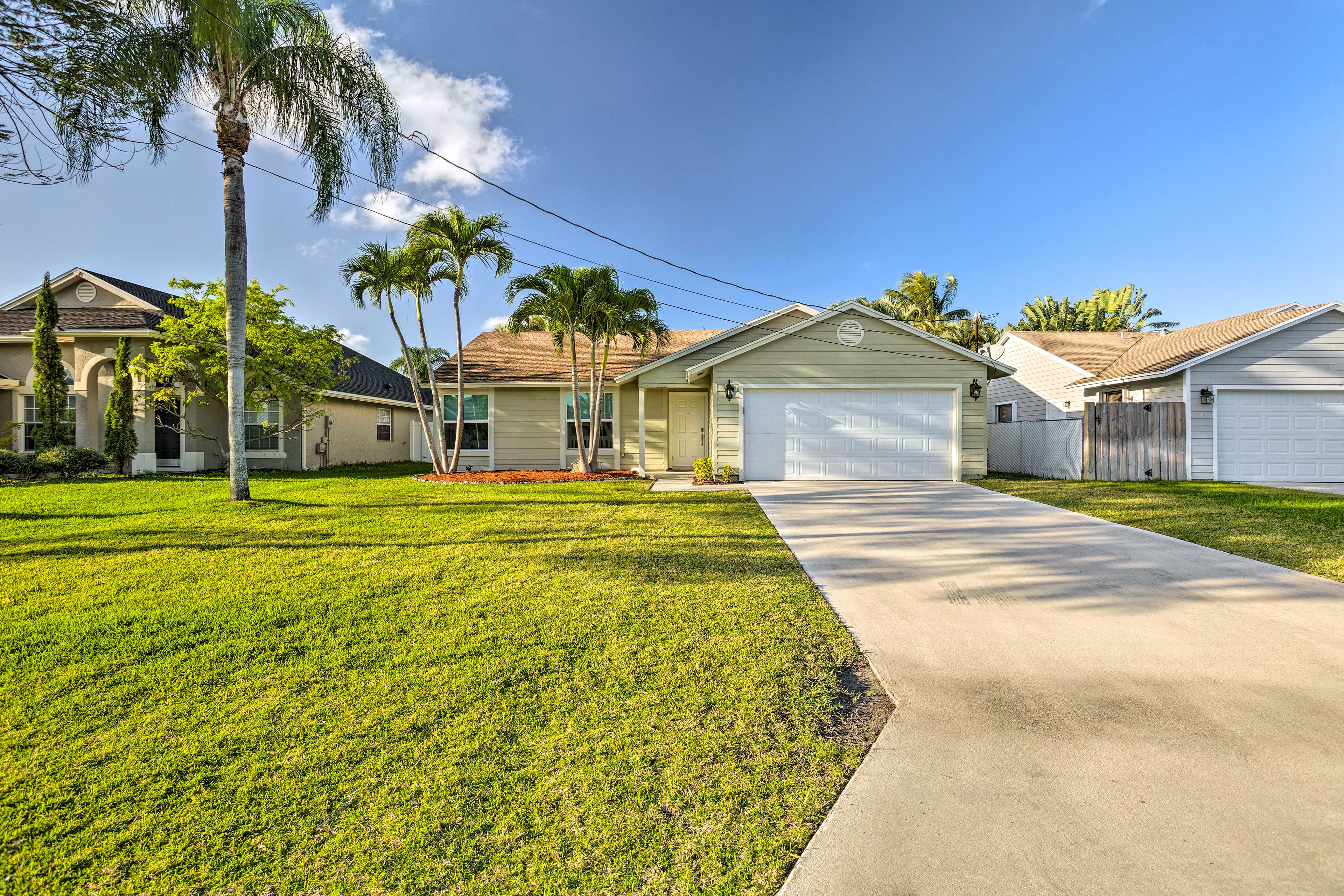 Property Image 2 - Jupiter Home w/ Patio & Grill ~ 6 Mi to Beach!