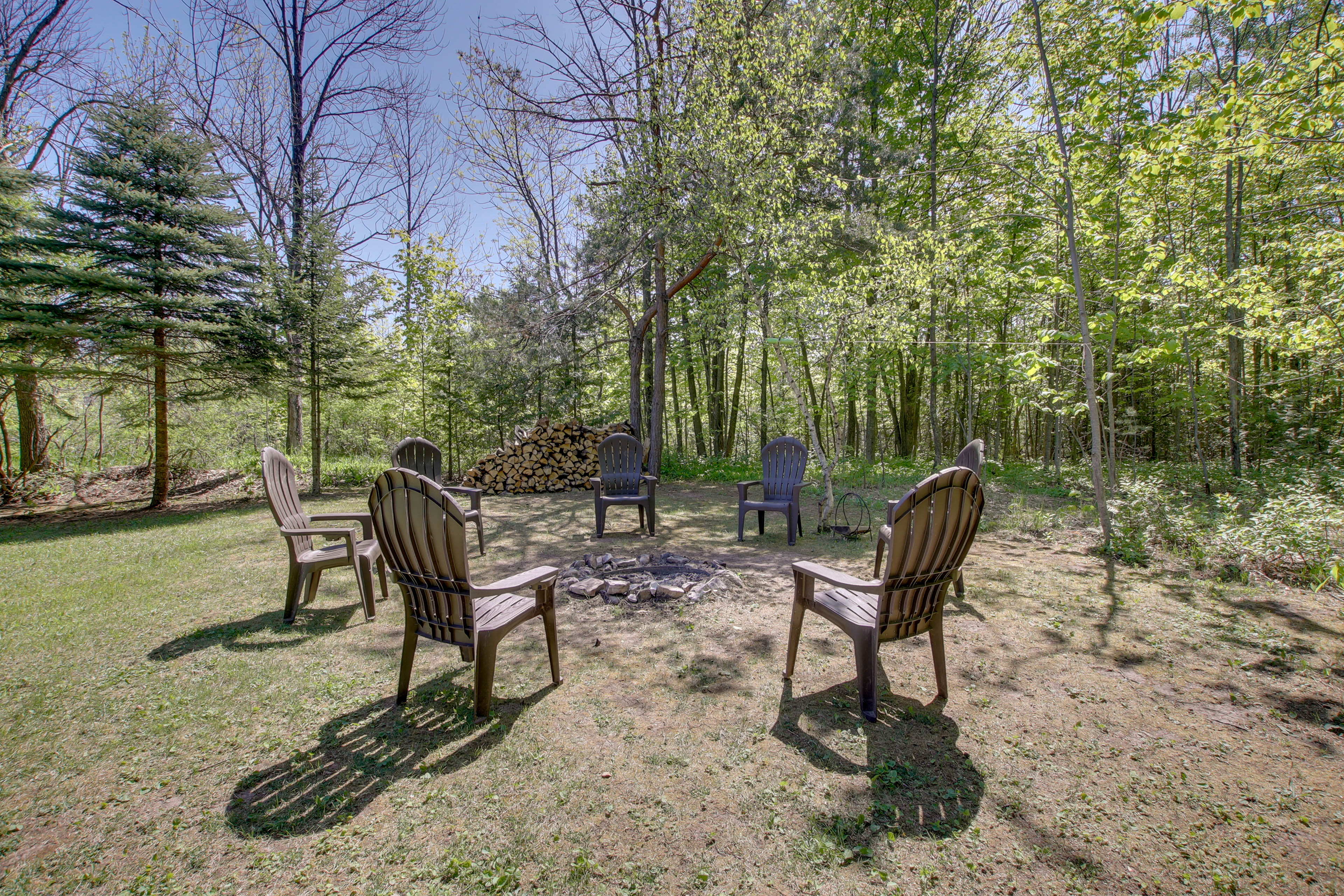 Property Image 2 - Updated Home w/ Deck: 2 Mi to Sister Bay Beach!