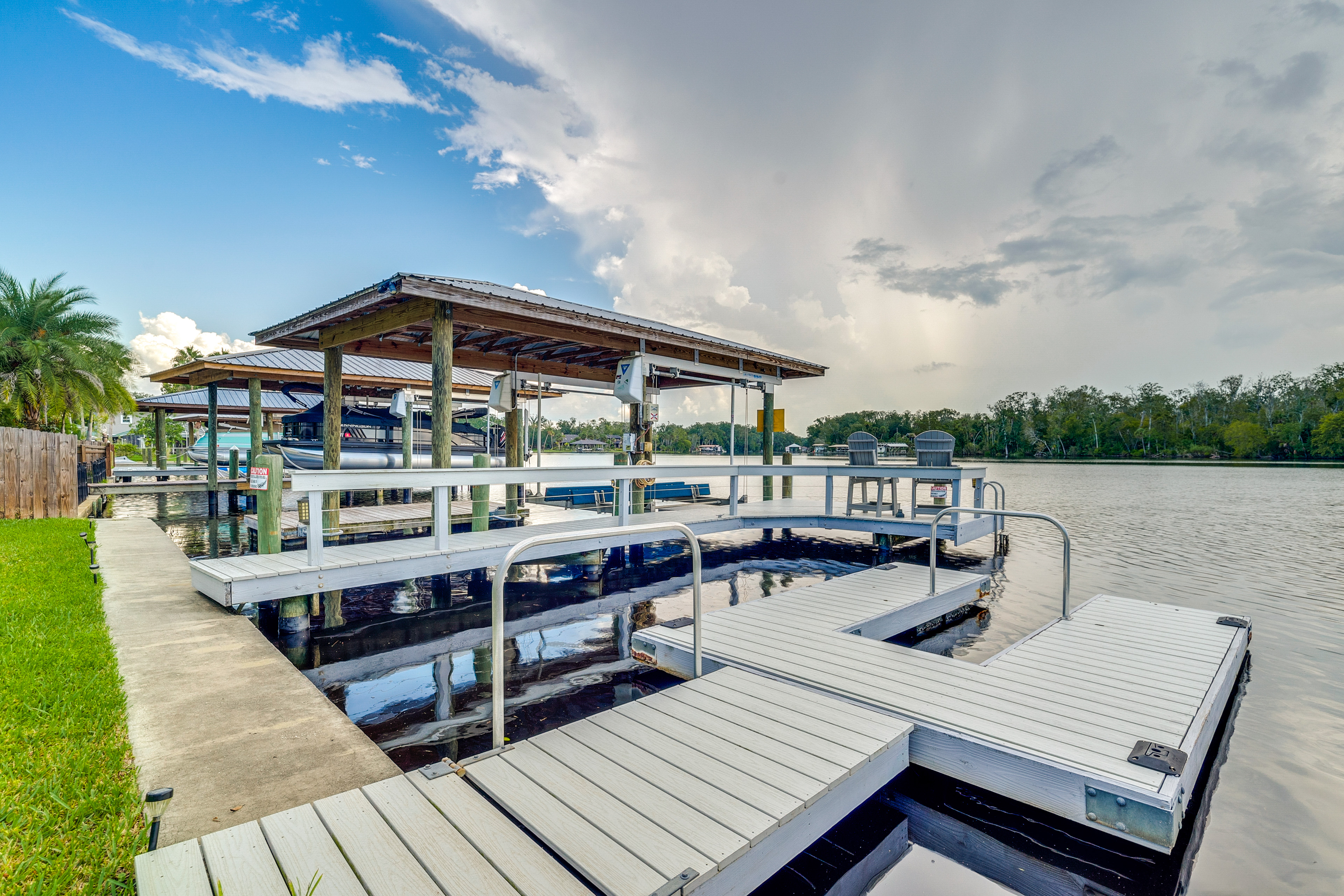 Property Image 1 - Riverfront Homosassa Retreat w/ Kayak & Boat Dock!