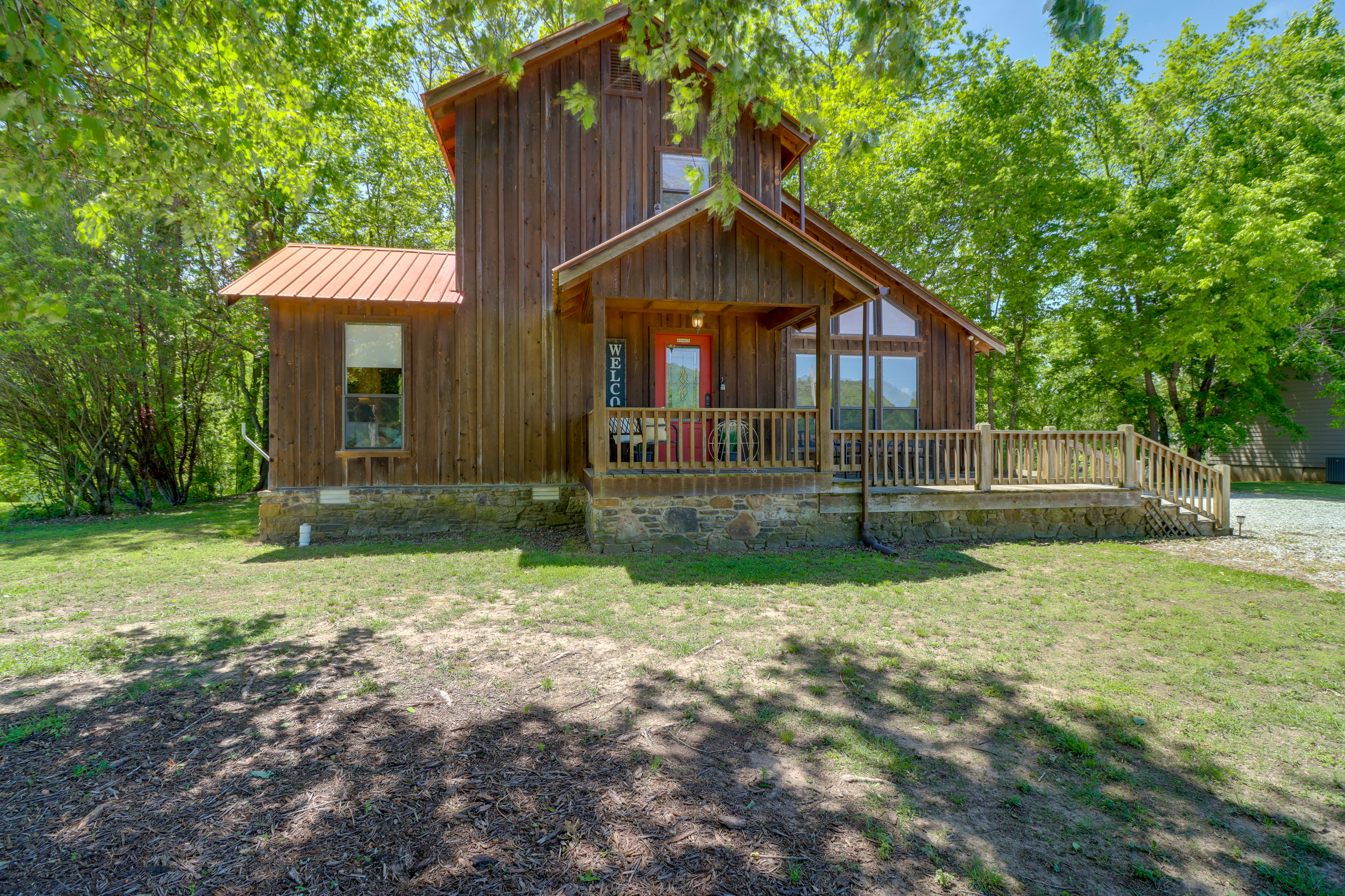 Property Image 2 - Roomy Riverfront ’Trout Valley Cabin’ w/ Porch!