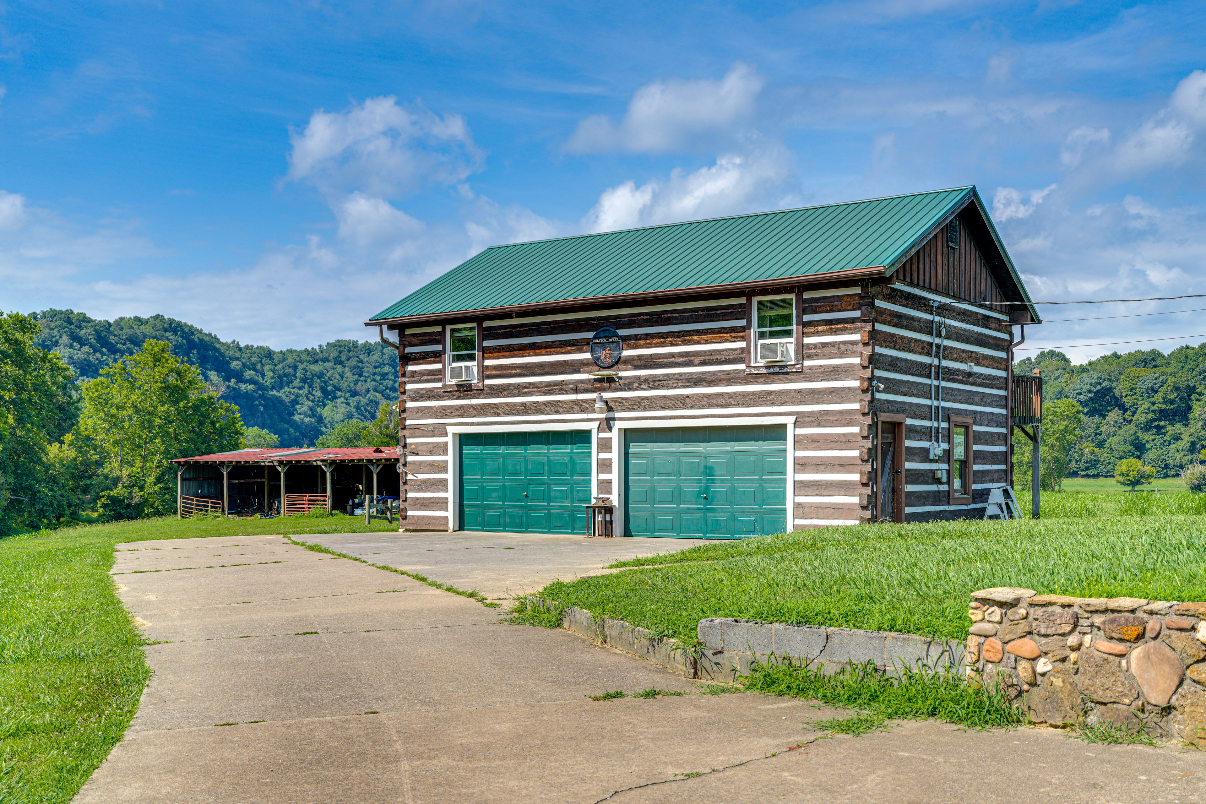 Rogersville Barn Apartment on 27 Acres w/ Pond!