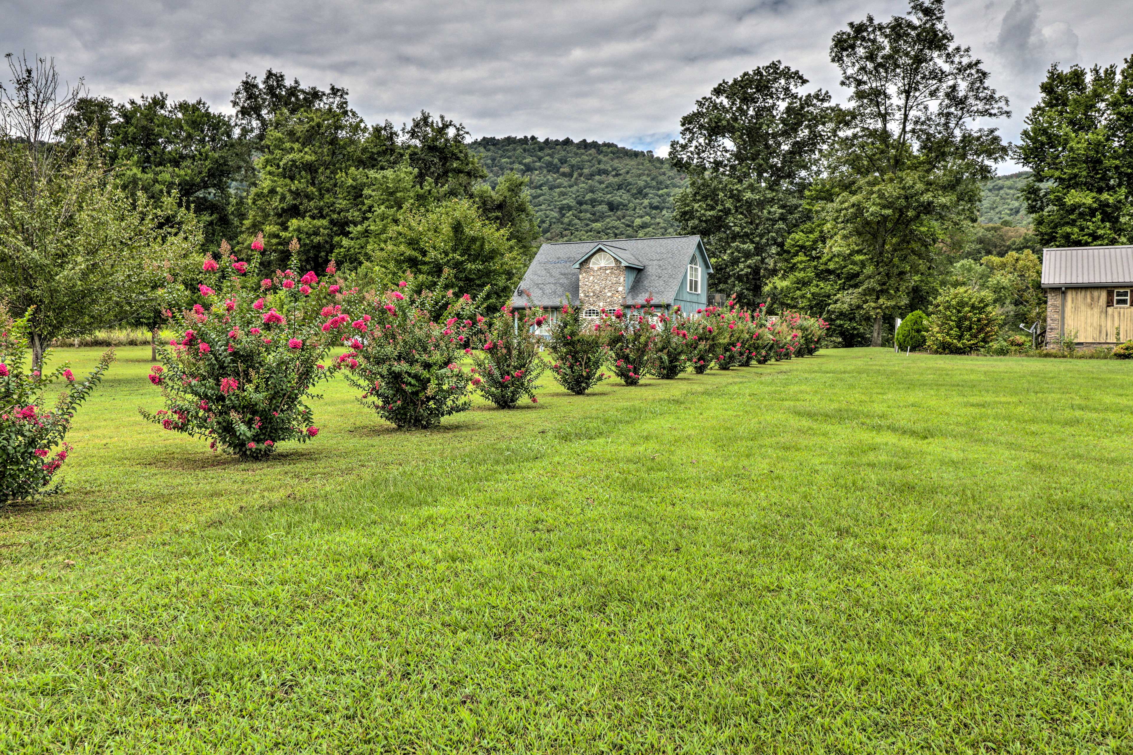 Property Image 2 - Ruby’s Landing Cottage w/ Deck & White River Views