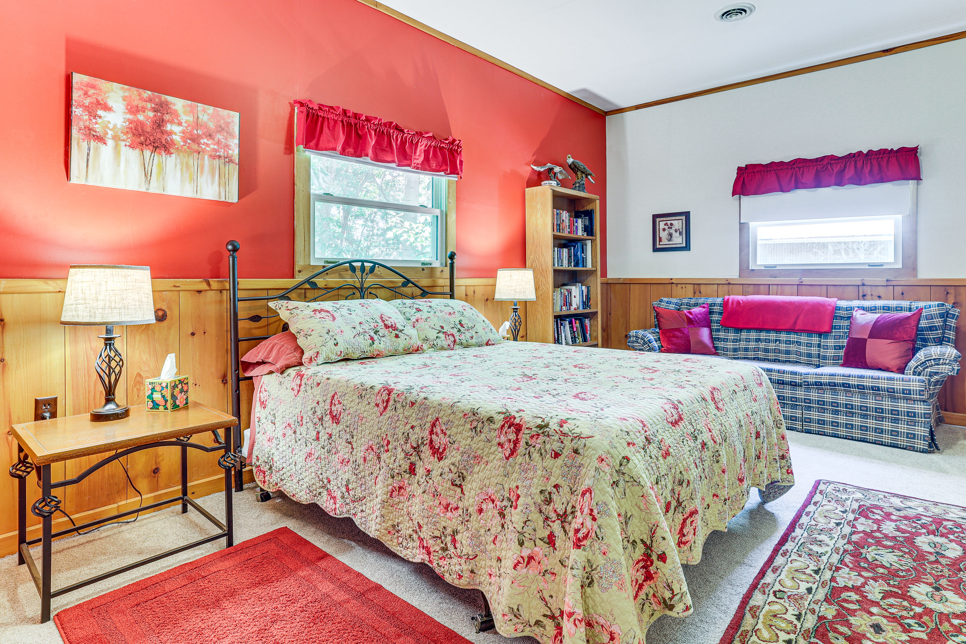 La Crescent Cottage on Minnesota Bluffs w/ View!