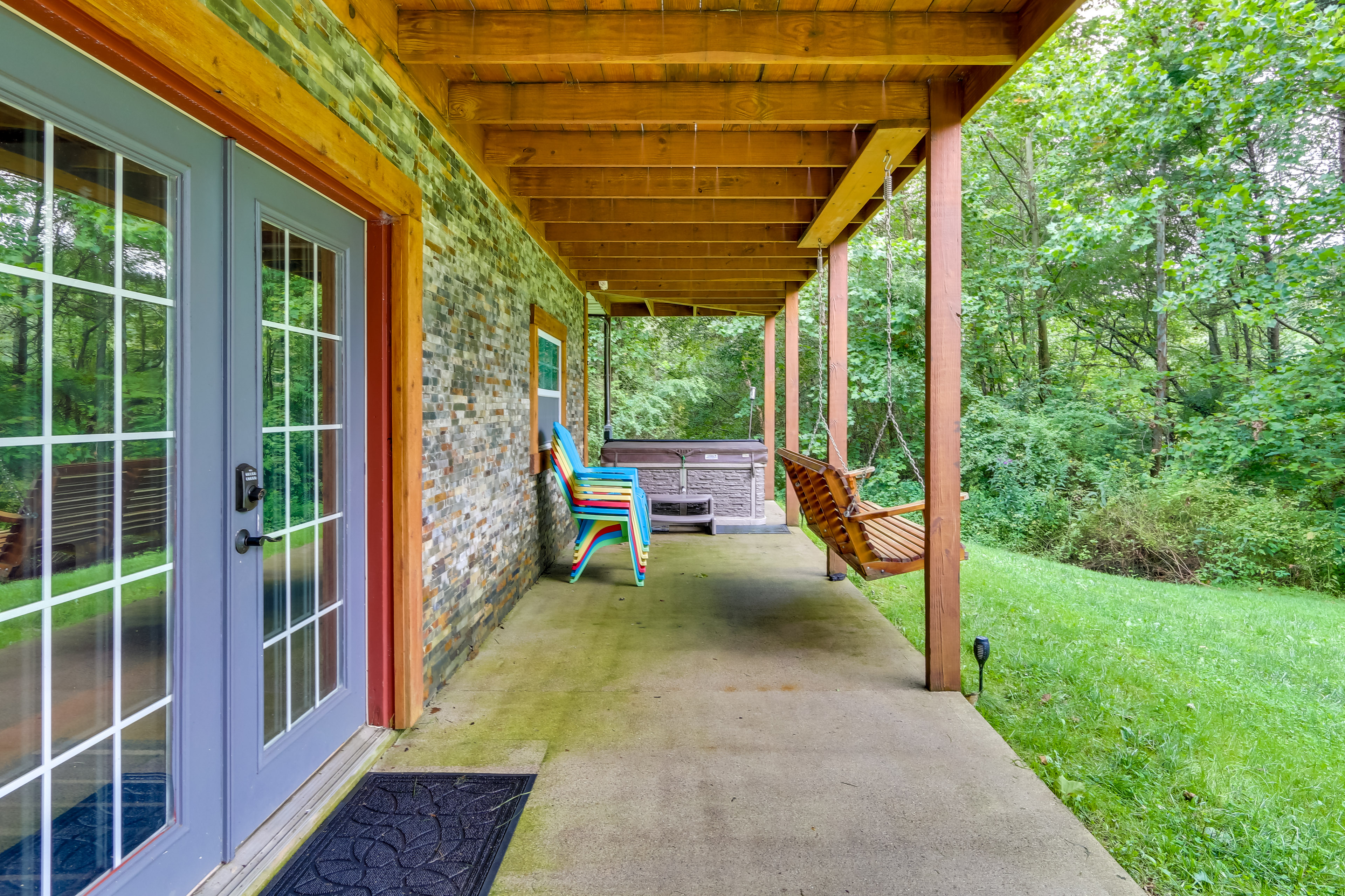 Property Image 2 - Rustic Cabin w/ Hot Tub - 7 Miles to Hocking Hills