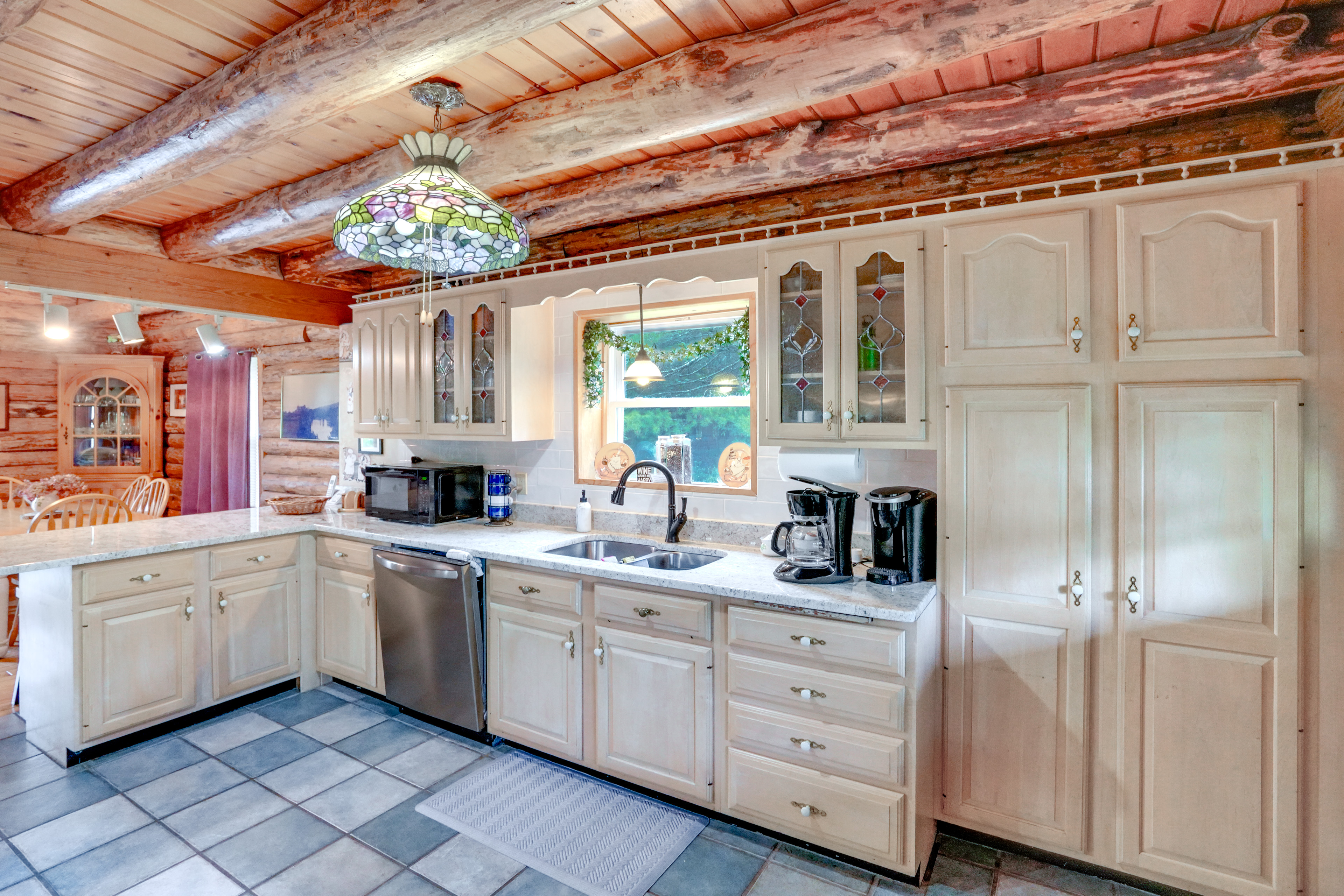 Pet-Friendly New York Cabin w/ Hot Tub & Game Room