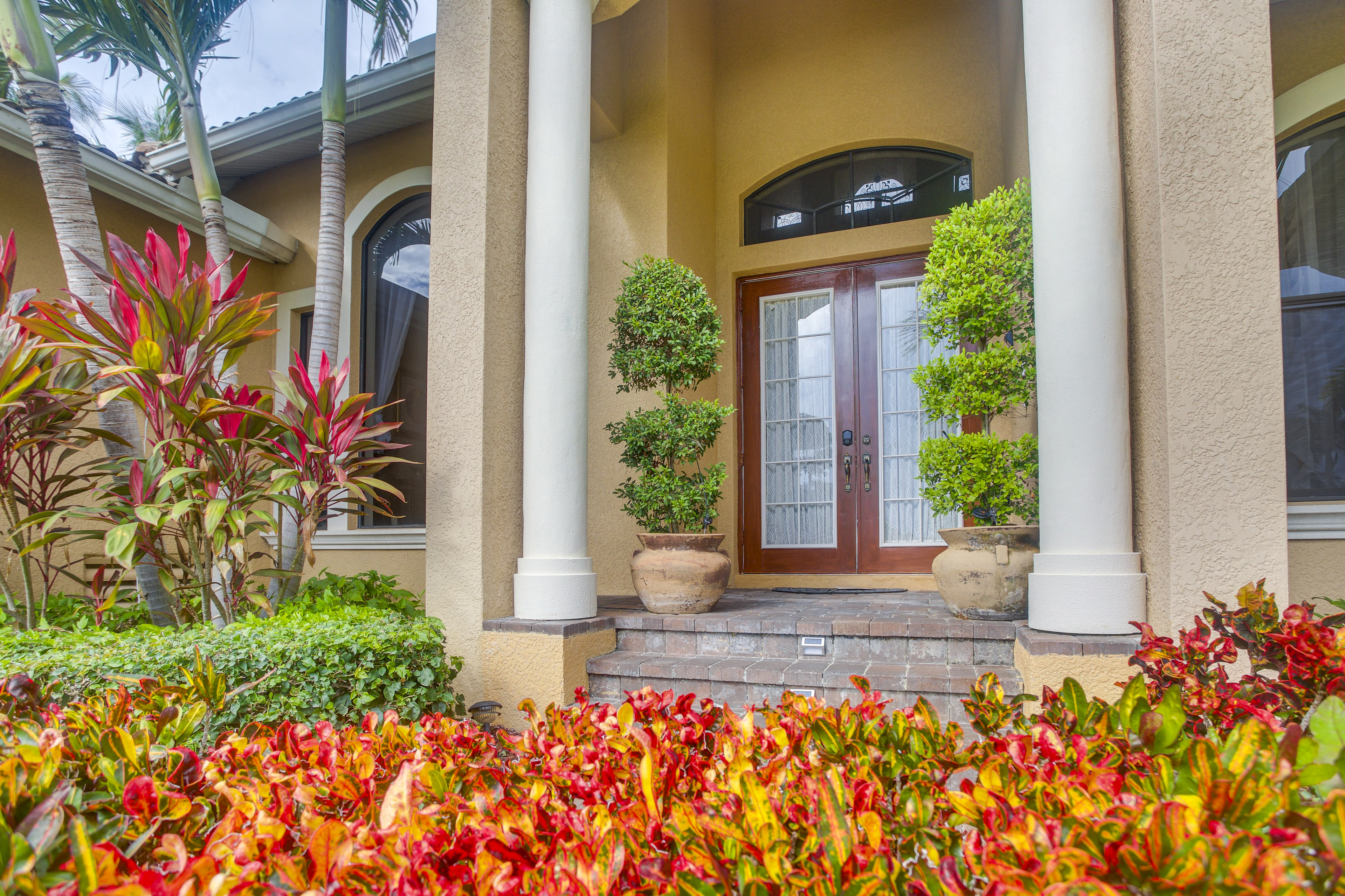 Upscale Marco Island Villa w/ Outdoor Bar + Pool!