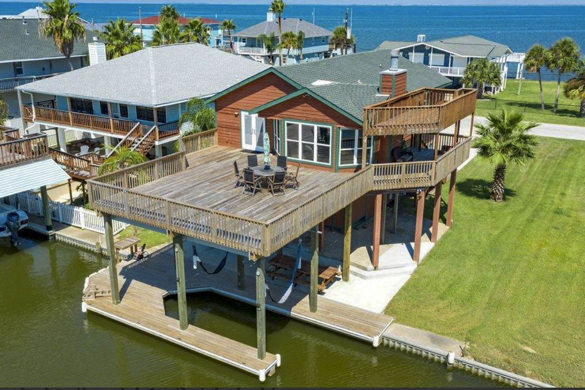 Sea Isle Galveston Getaway < 1 Mile to Beach!