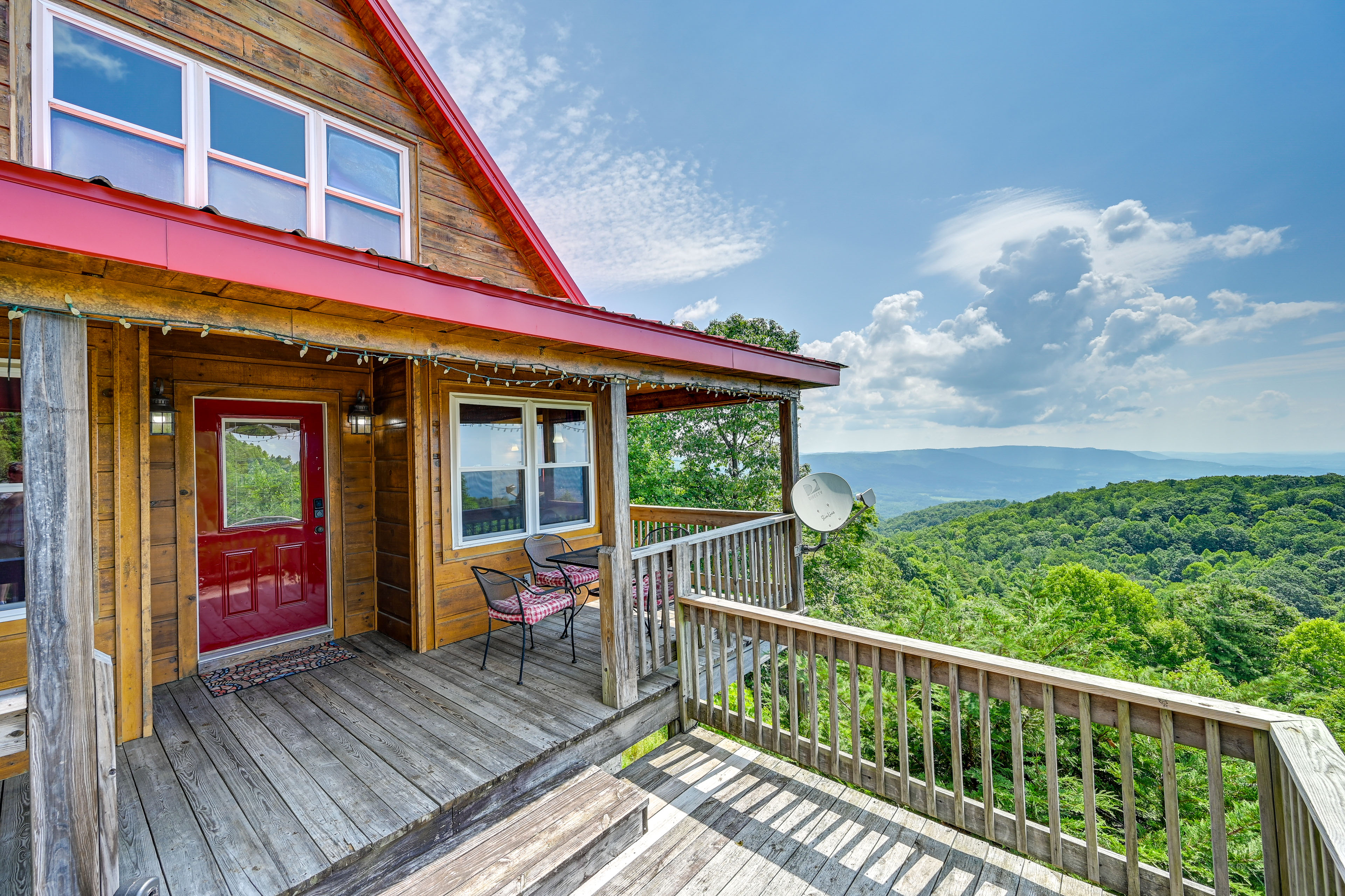 Warm & Cozy Cabin w/ Deck on Top of the Blue Ridge