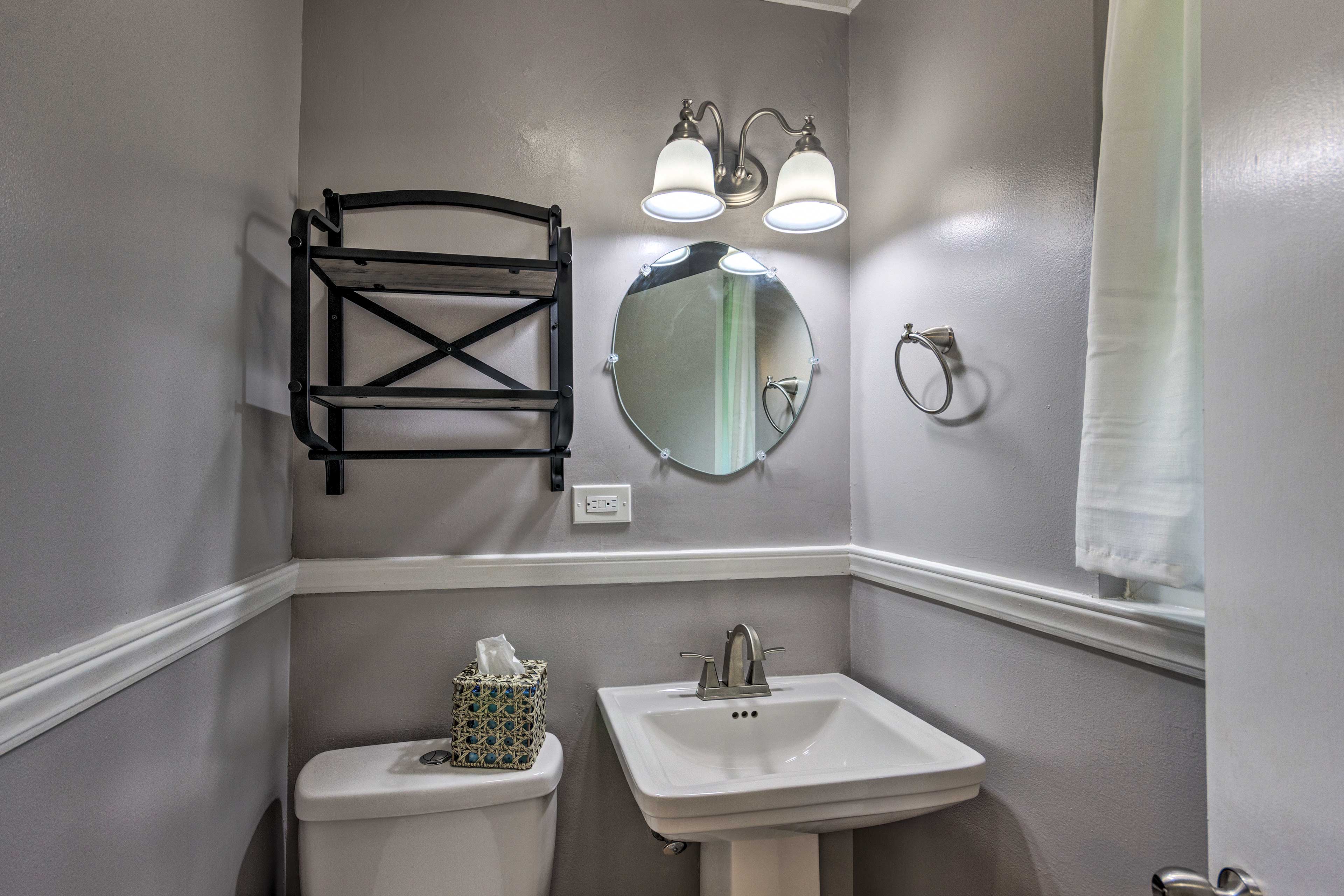 Quiet Asheville Home Near Appalachian Trail & Dtwn