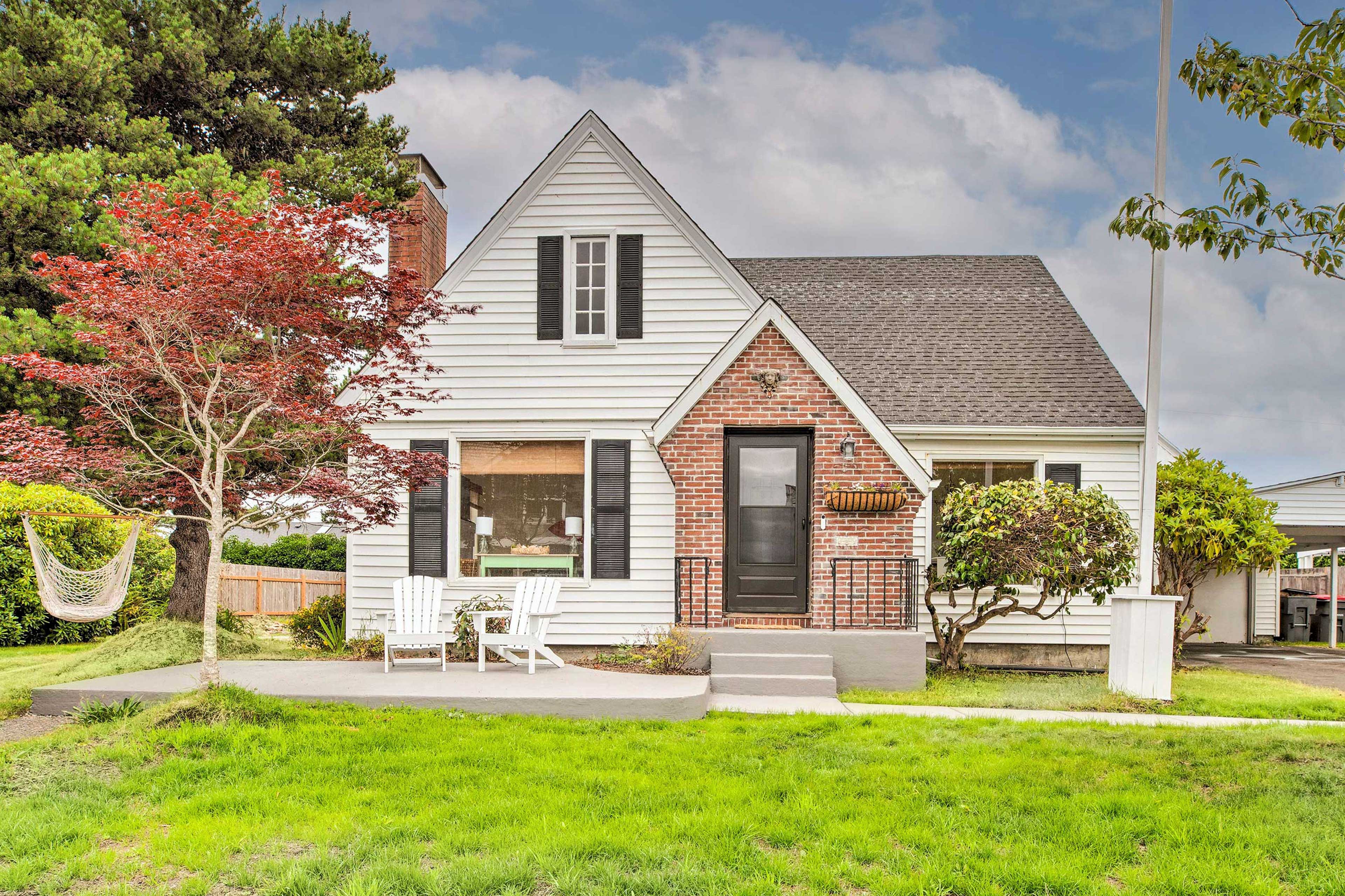 Property Image 1 - Seaside Cottage with Hot Tub: Walk to the Beaches!