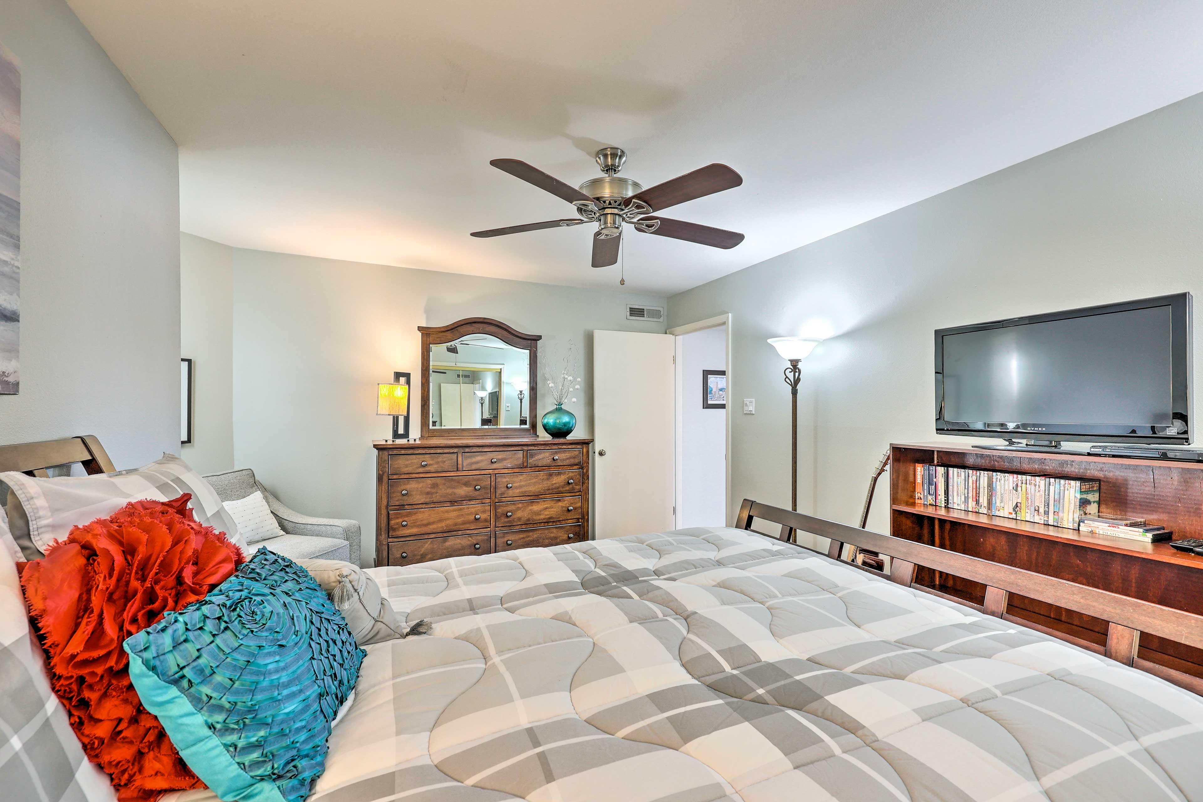 Waterfront Hot Springs Condo: Pool, Hot Tub Access