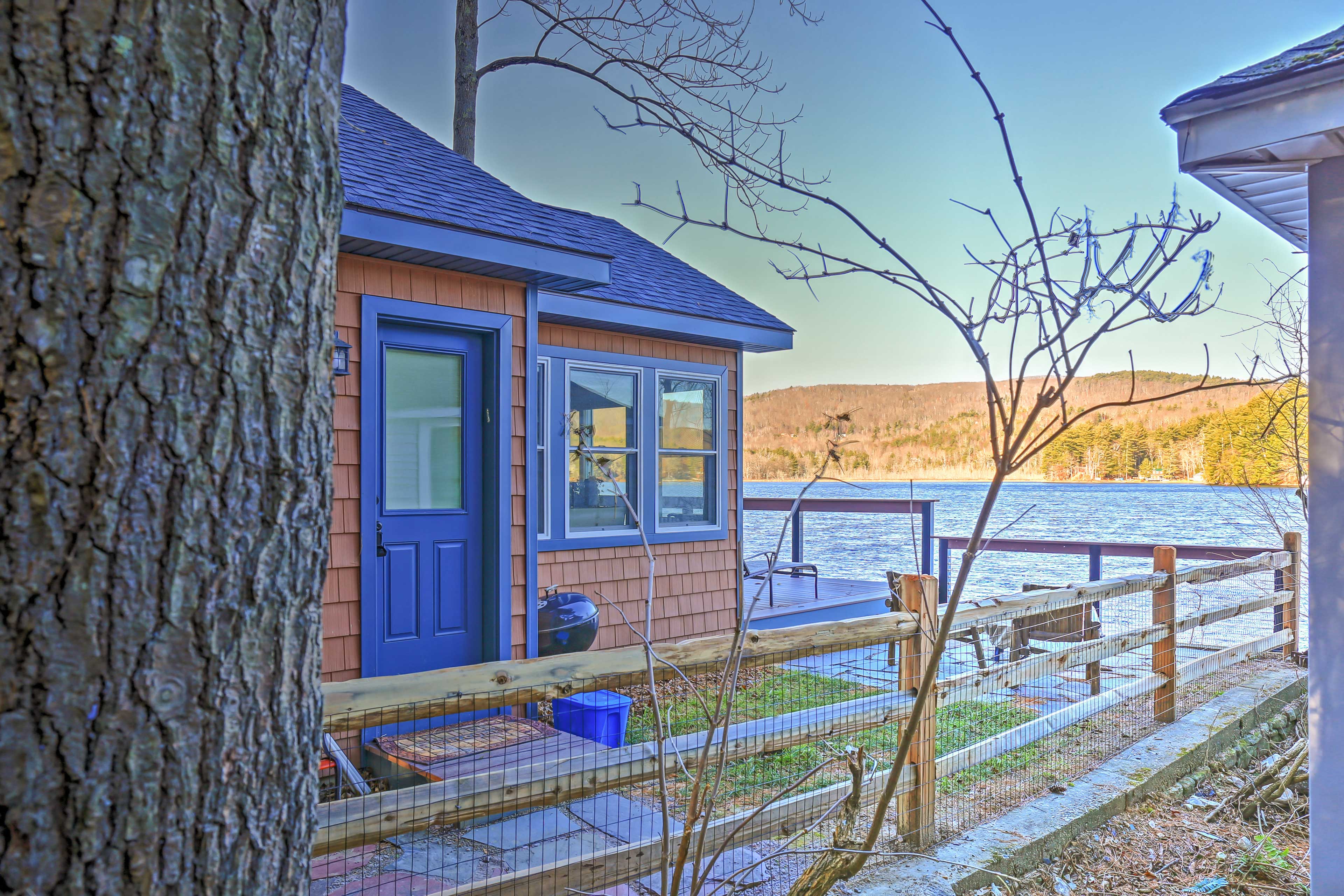 Waterfront Cottage: 10 Min to Great Barrington!