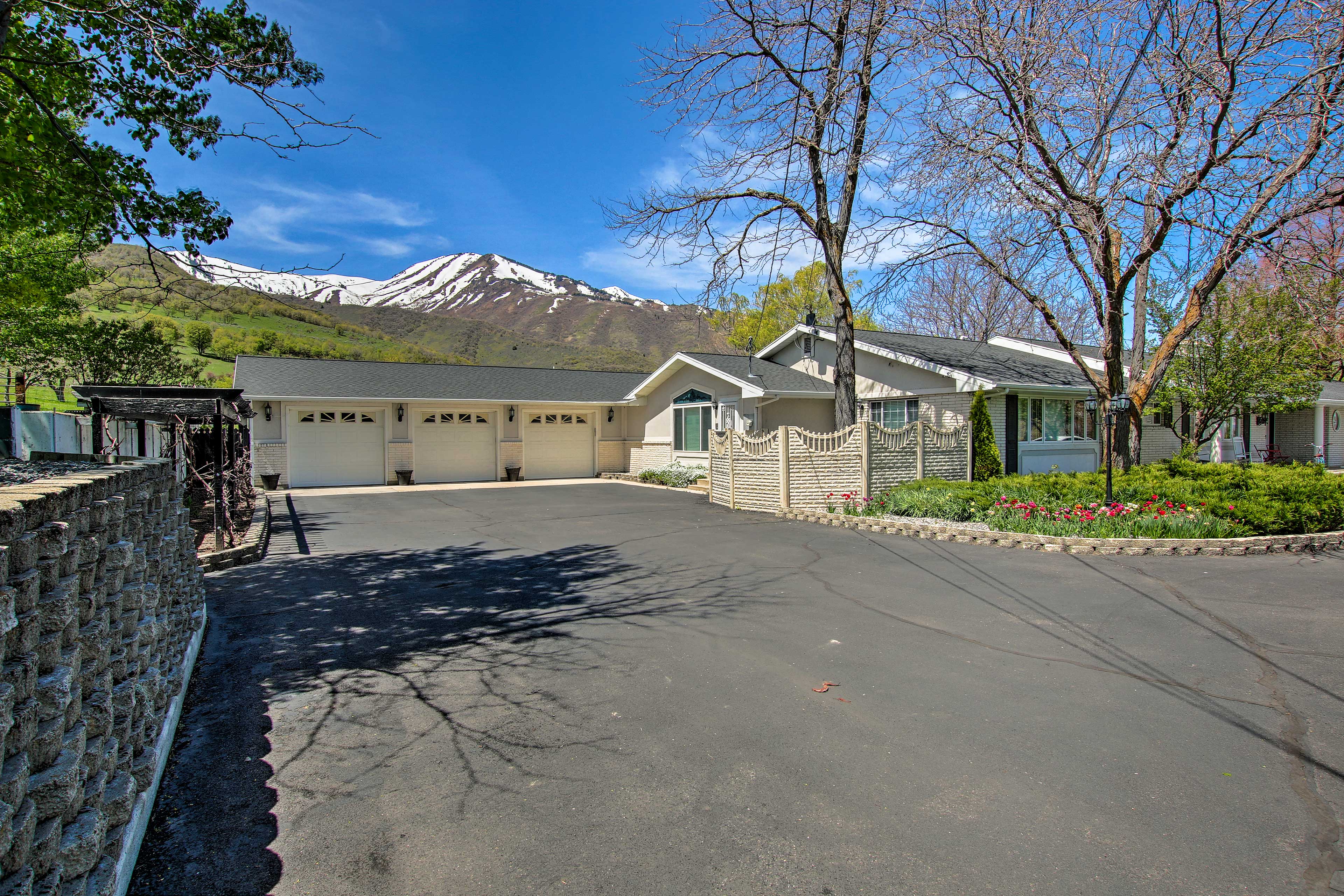 Wellsville House w/ Mtn Views & Pickleball Court!