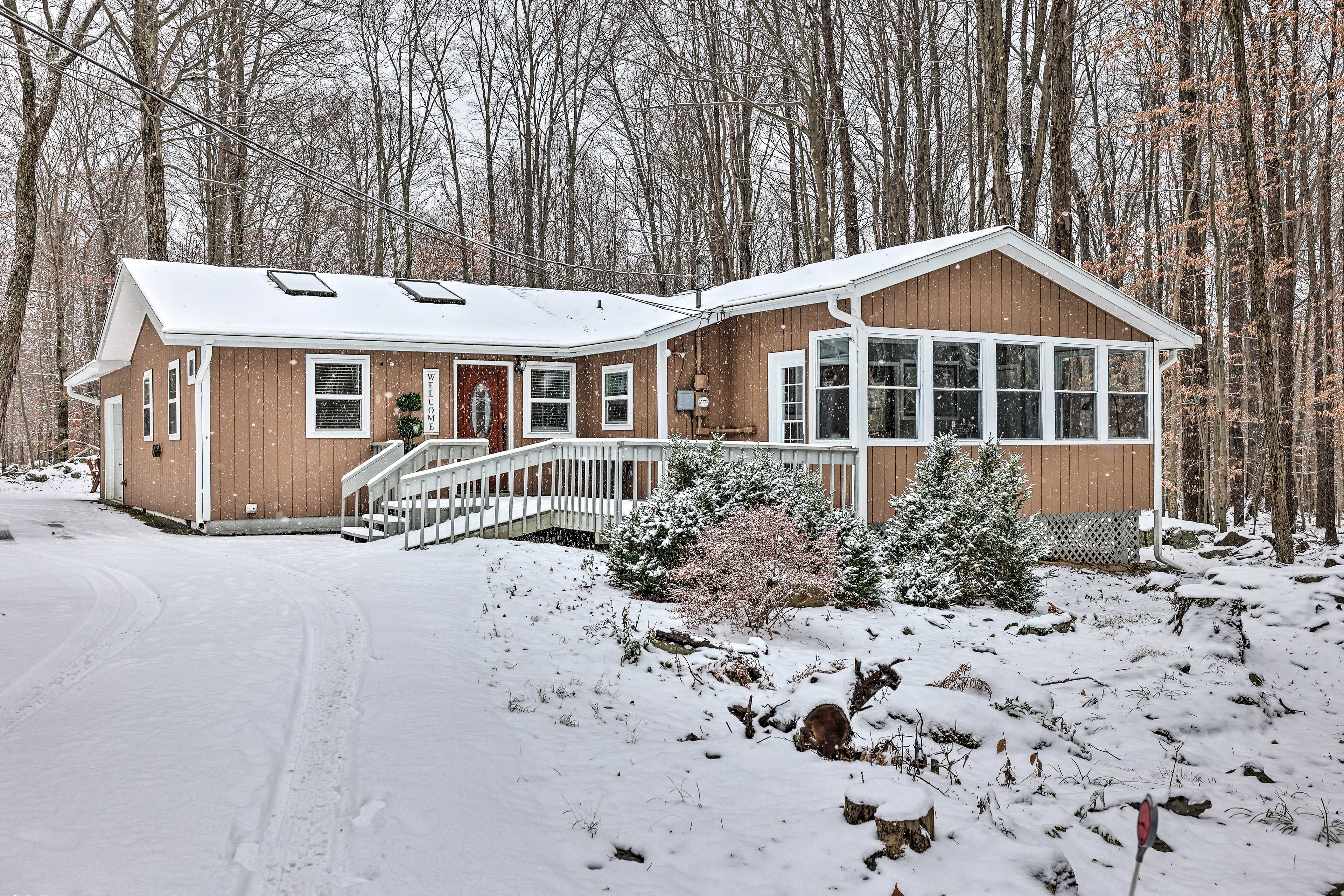 Property Image 2 - Pet-Friendly Poconos Cabin w/ Deck & Fire Pit!