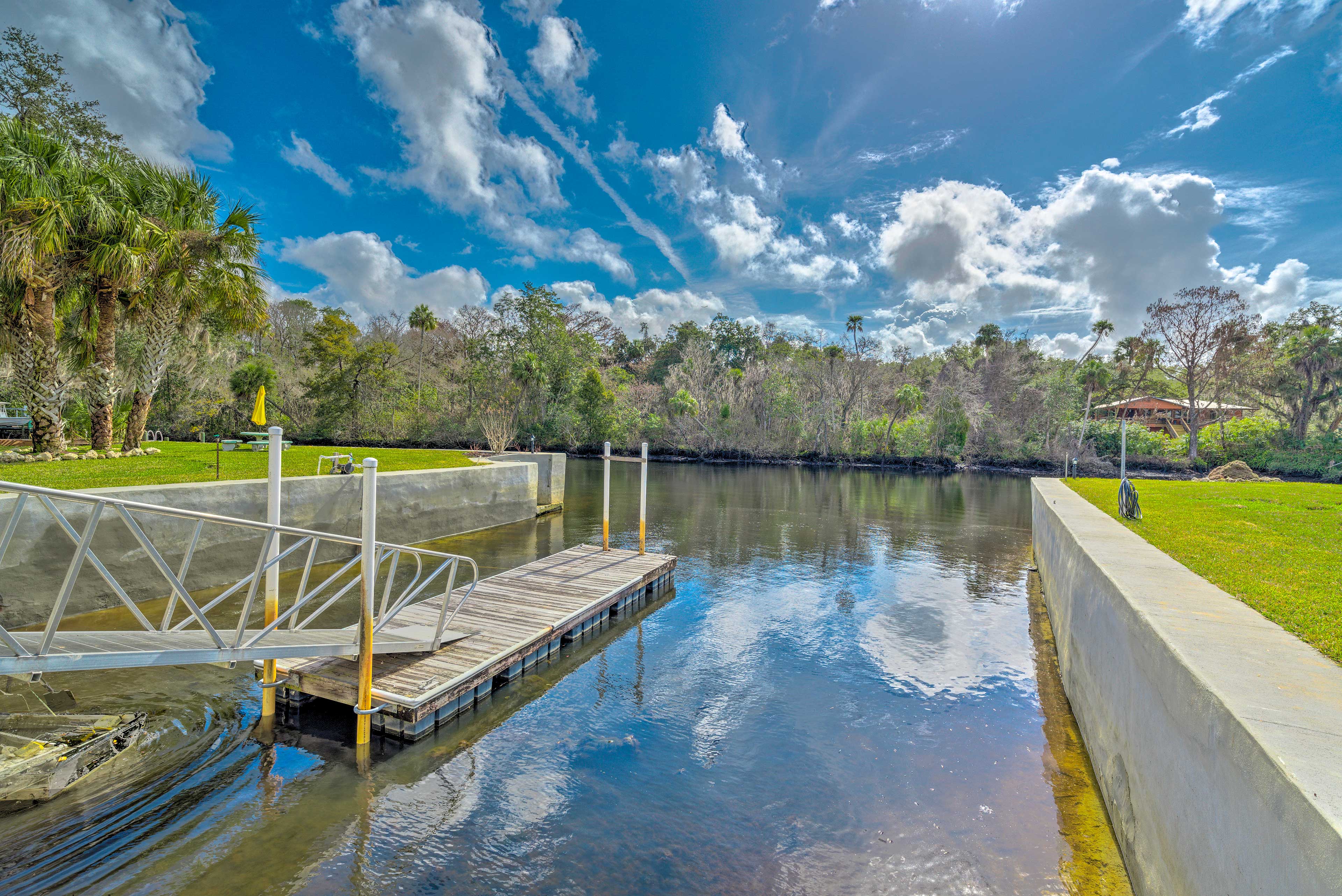 Withlacoochee River House w/ Dock + Kayaks!