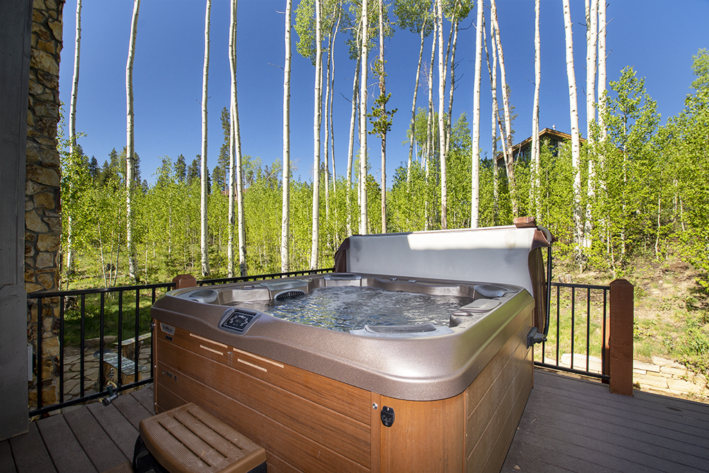 SWP 667 Leland Creek Private outdoor hot tub