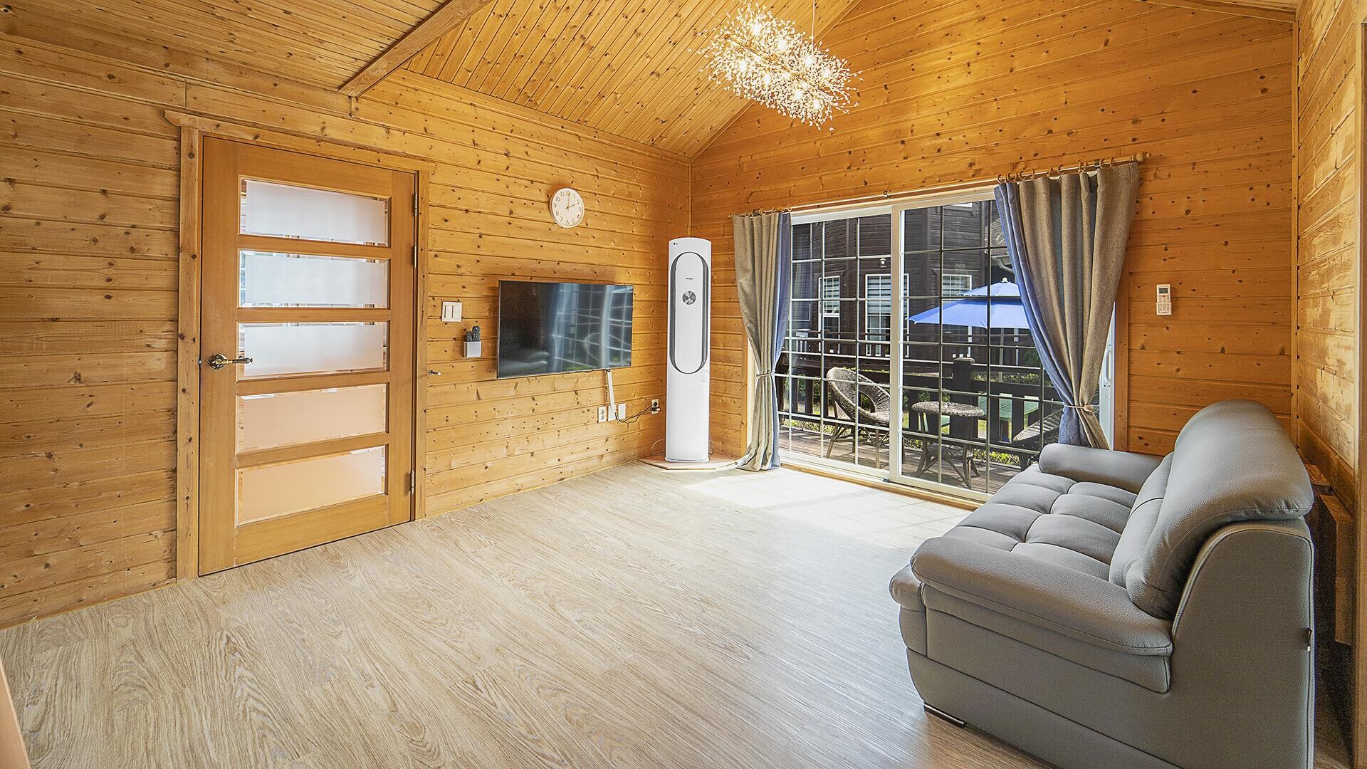 Property Image 2 - Stunning Wooden Villa near the nature in Jeju 4 