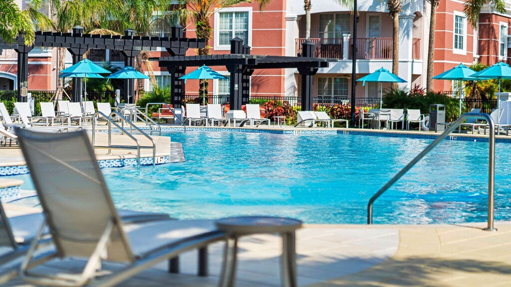 pool-lanai