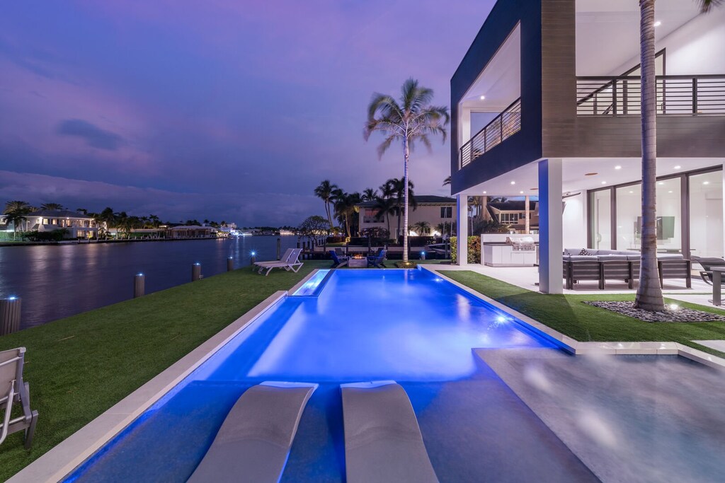 Heated pool, hot tub, and endless main intracoastal vioews