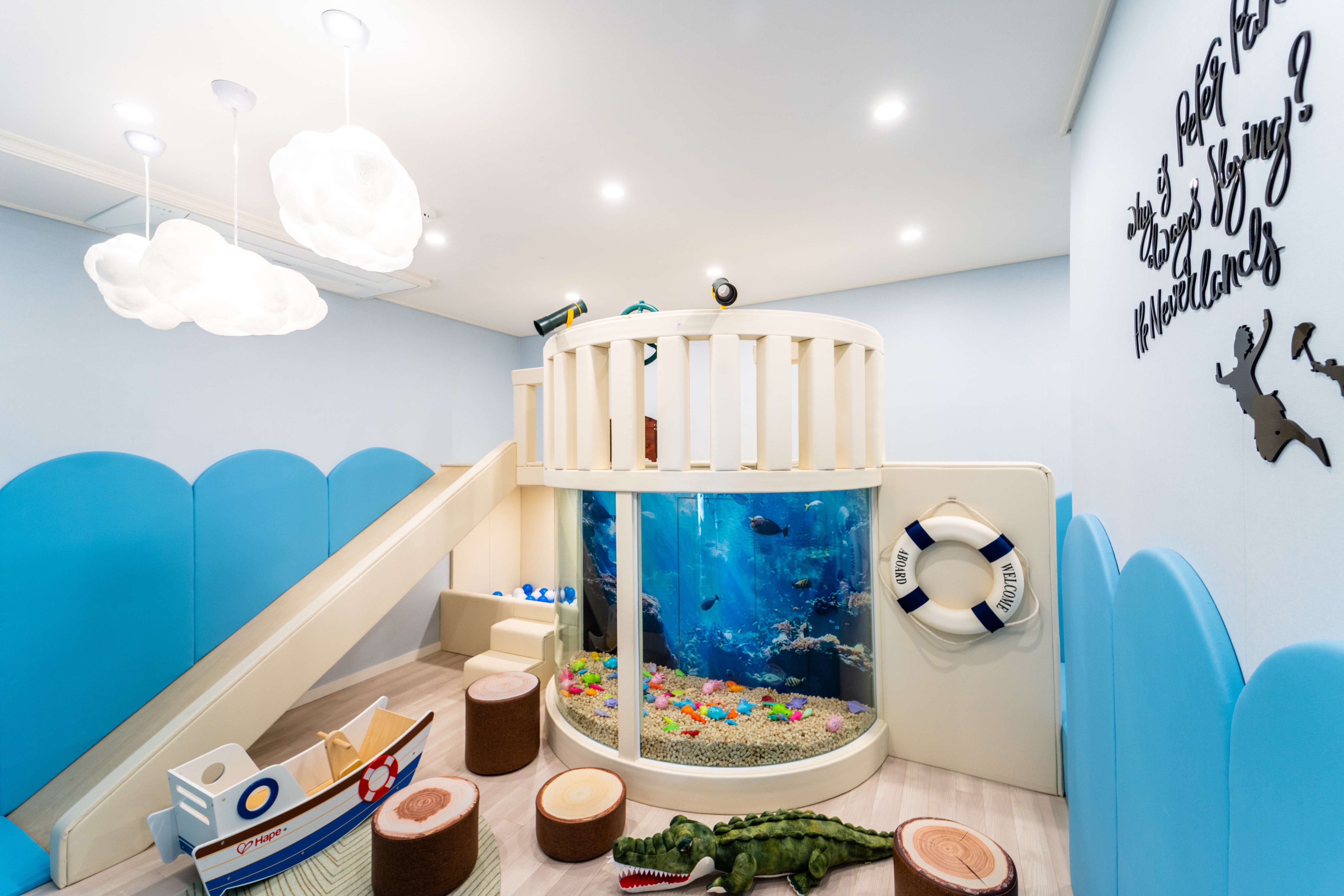 aquarium-type kids pool villa 202