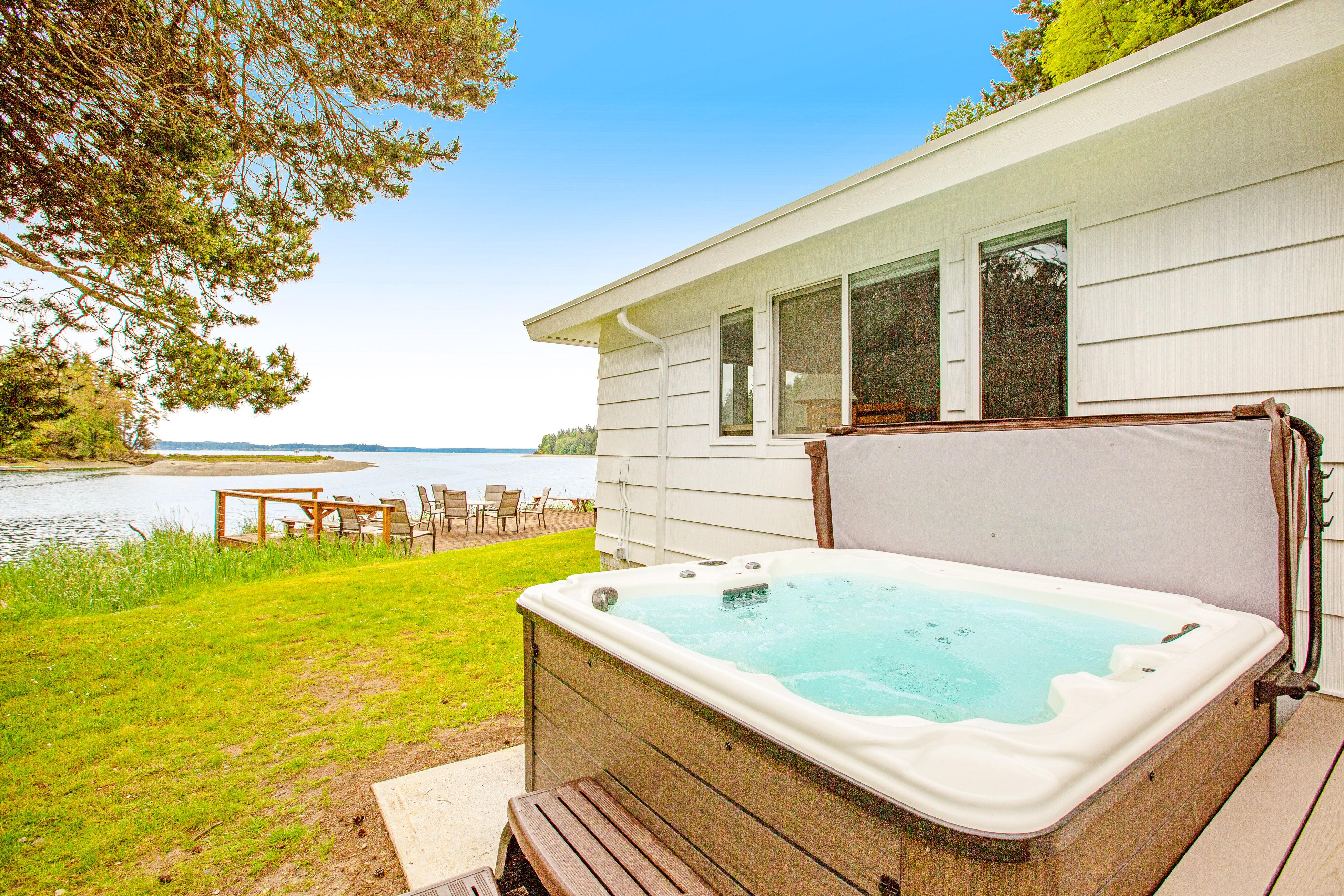 Property Image 1 - The Glen Cove Sand Spit &amp; Guest Cottage