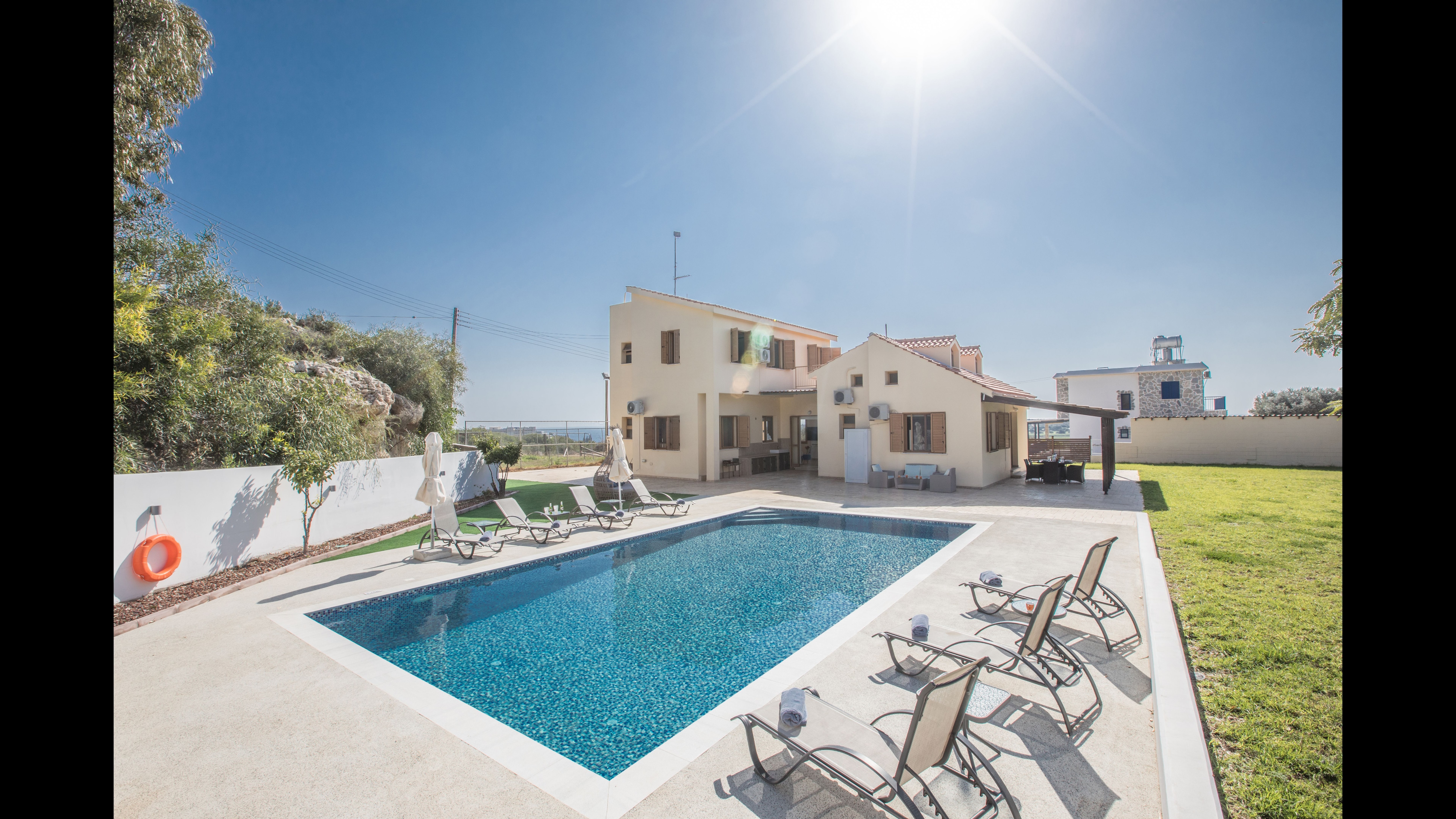 Property Image 1 - 6 Bedroom villa with private pool in the area of Konnos