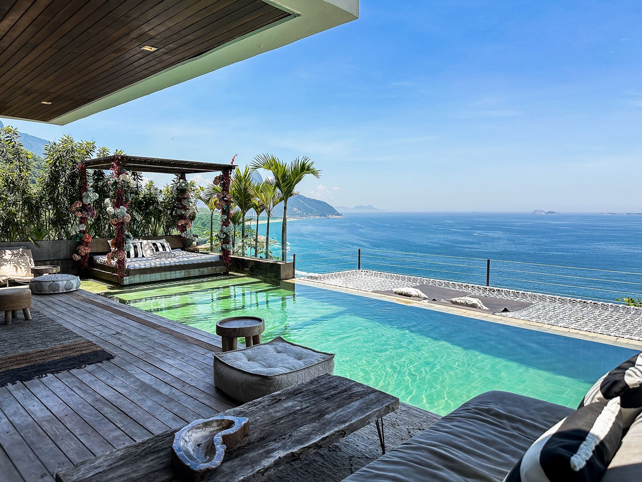 Property Image 1 - Luxury villa with infinity pool for vacation rental in Joá