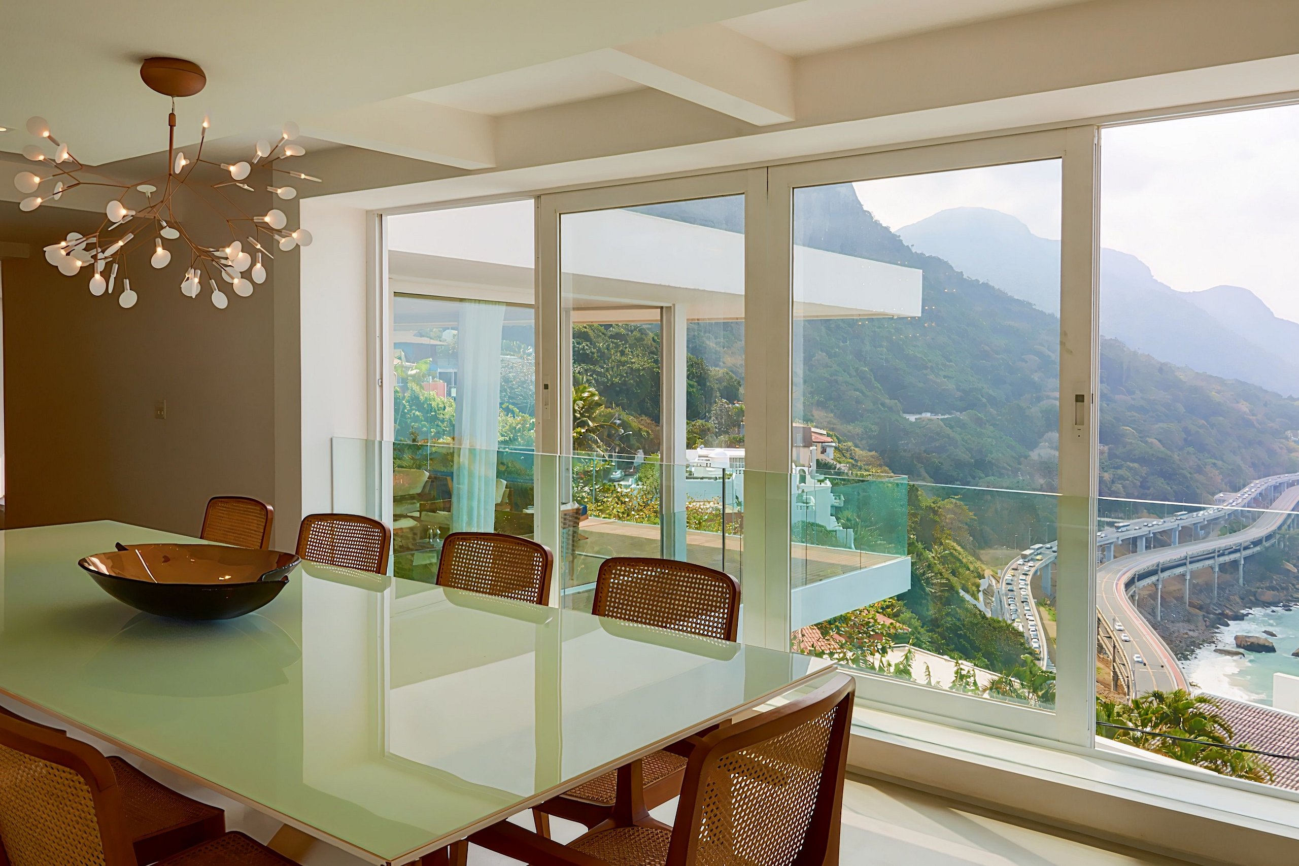 Villa with fantastic view of the Morro dois Irmãos