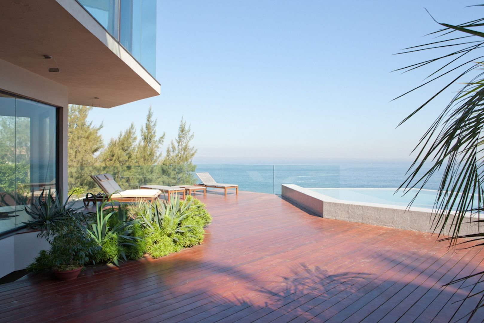 Property Image 1 - Exceptional property with 5 bedrooms ocean view and beach access in Joá
