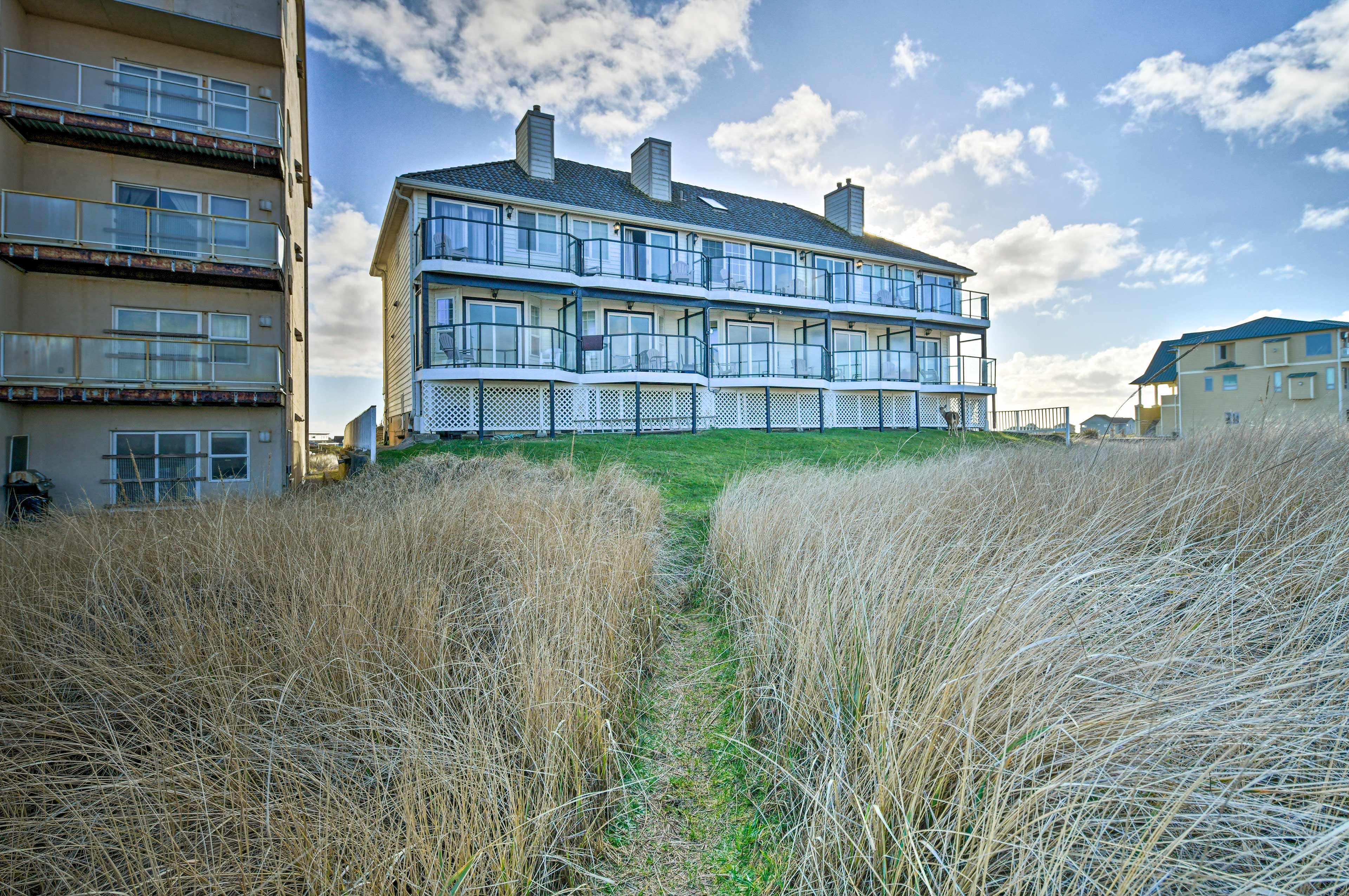 Property Image 2 - ‘Eagles View’ Condo in Ocean Shores w/ 3 Balconies