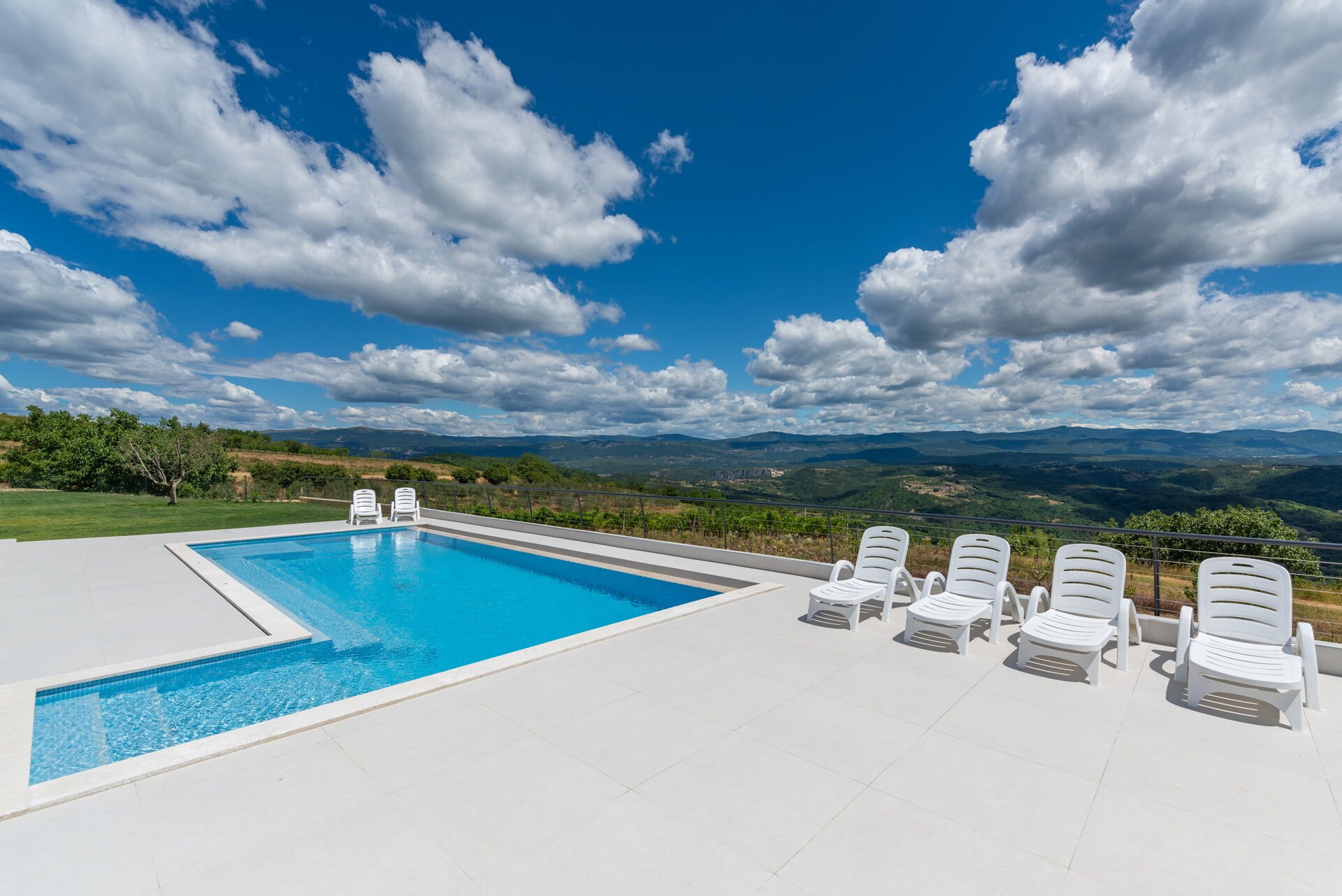Property Image 2 - Villa Walk in the Clouds with Pool