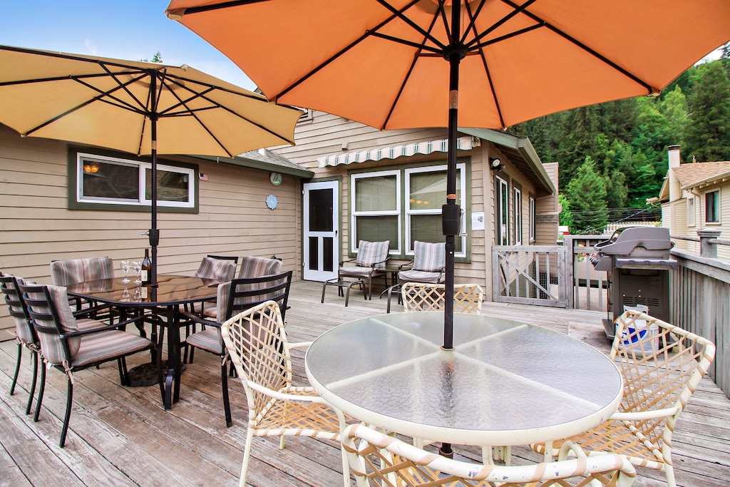 Dine outdoors on the deck anytime.