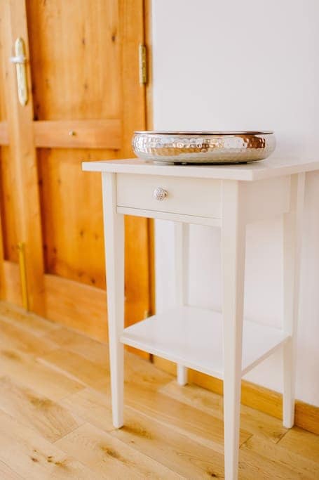 "Our stay in Susan's old town apartment was nothing short of amazing. We had such an incredibly relaxing and pleasant time, we actually didn't want to leave." Lei - July 2017